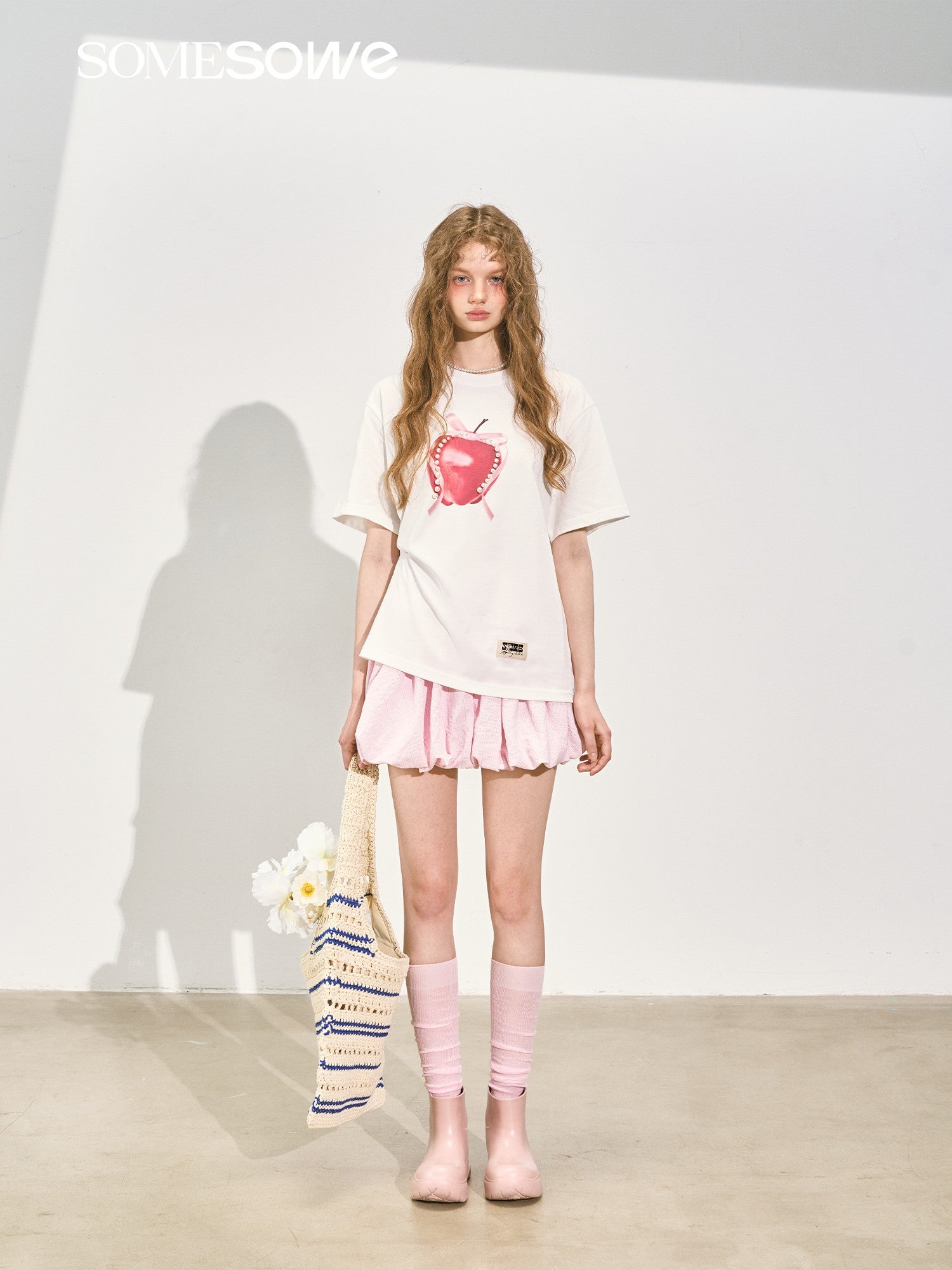 SOMESOWE Fairy Tale Apple Outline Short Sleeve T-Shirt In White | MADAX