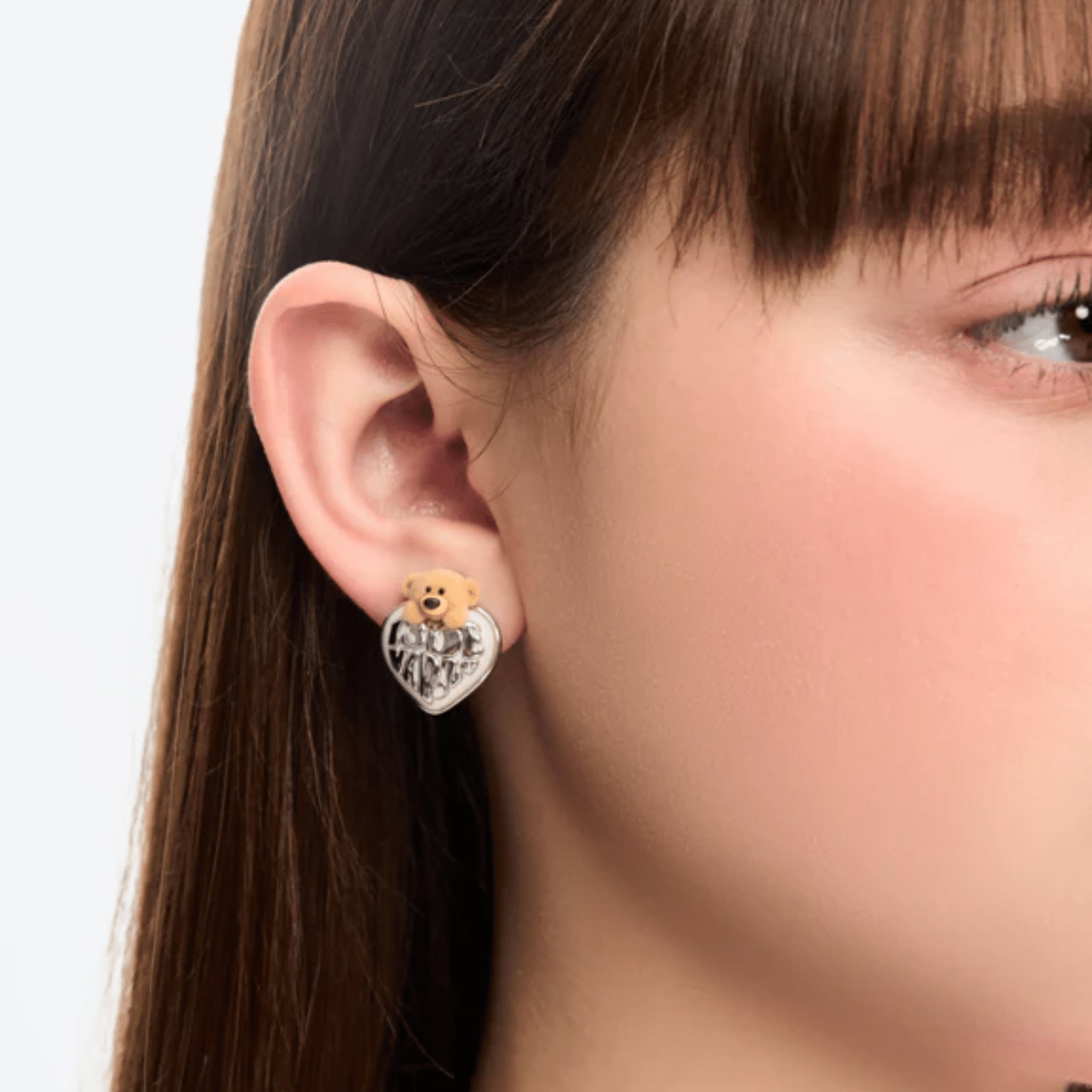 13DE MARZO Flocked Bear Heart Pearl Earrings in Silver | MADAX