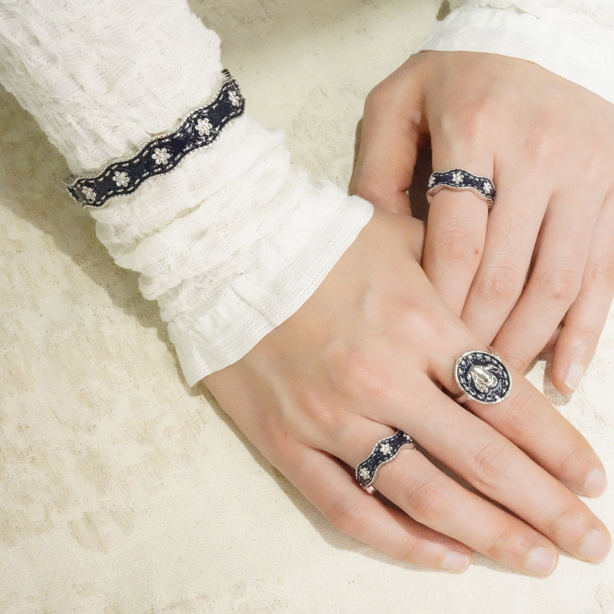 ToneTale Flower Rain Magnolia Denim Bracelet White Gold | MADAX