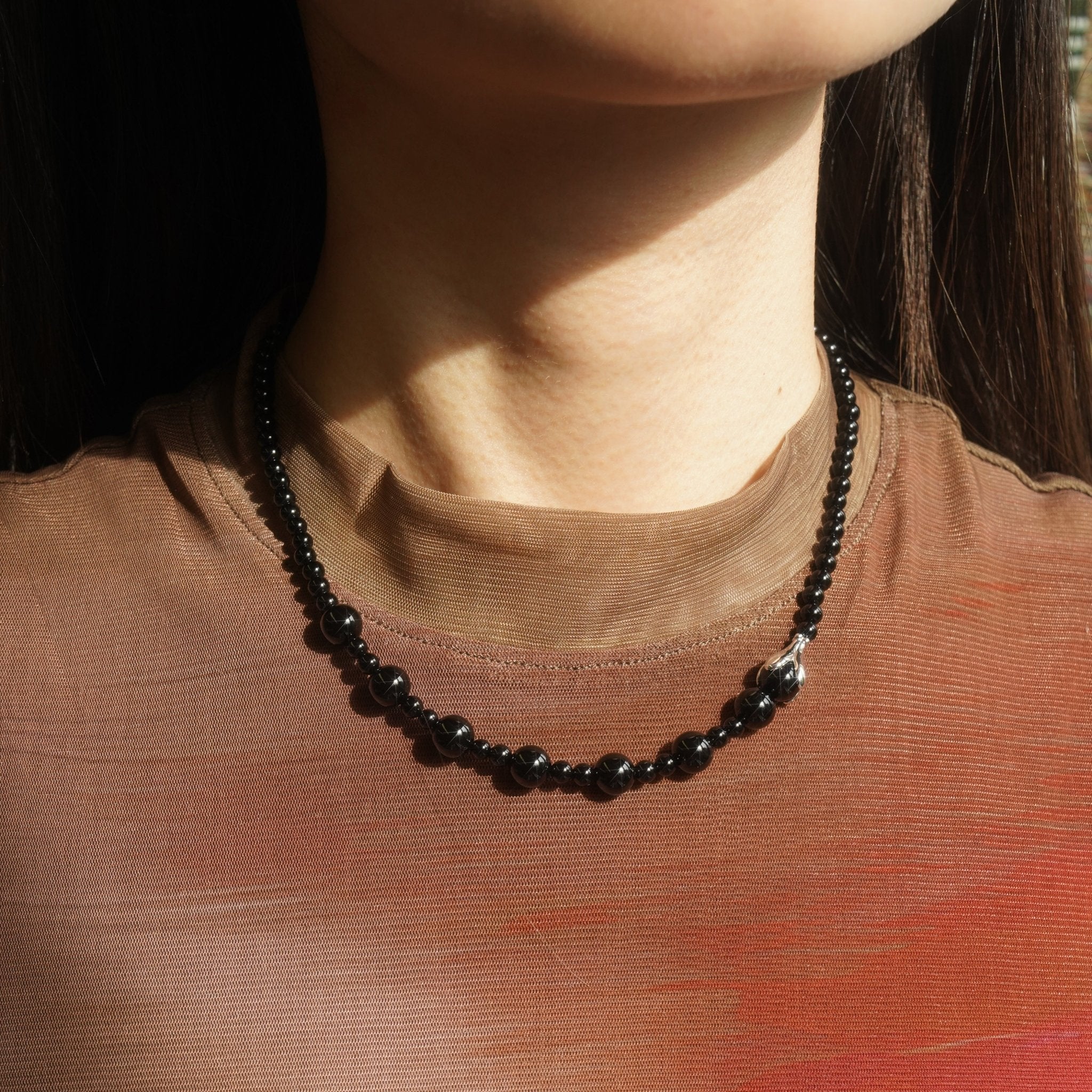 ToneTale Flower Rain Magnolia Water Dew Necklace in Black Agate | MADAX