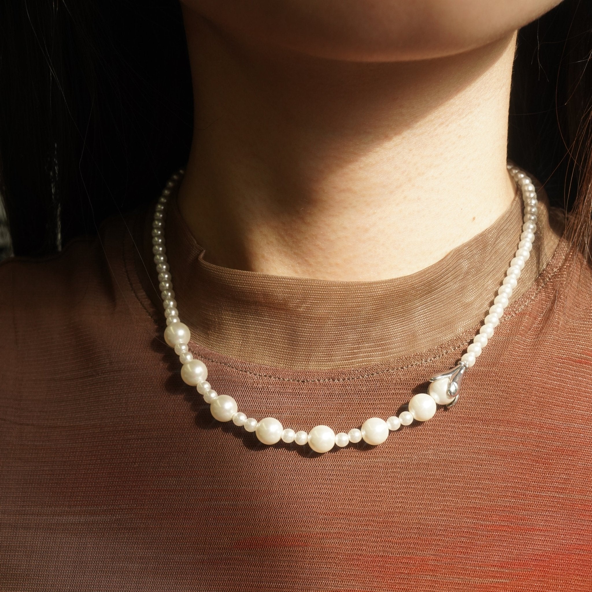 ToneTale Flower Rain Magnolia Water Dew Necklace in Pearl Color | MADAX