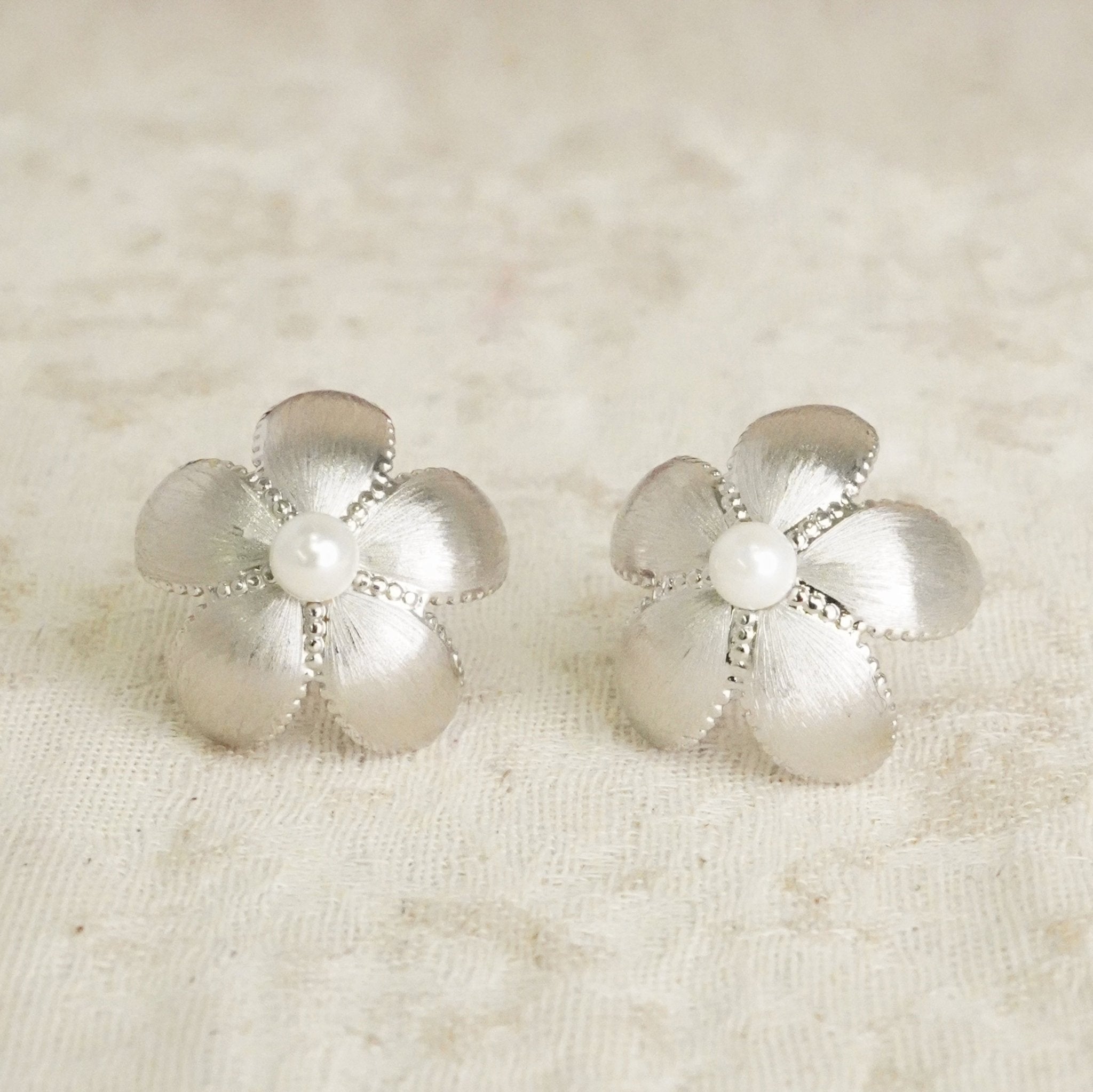 ToneTale Flower Rain Star Flower Large Earrings in White Gold | MADAX