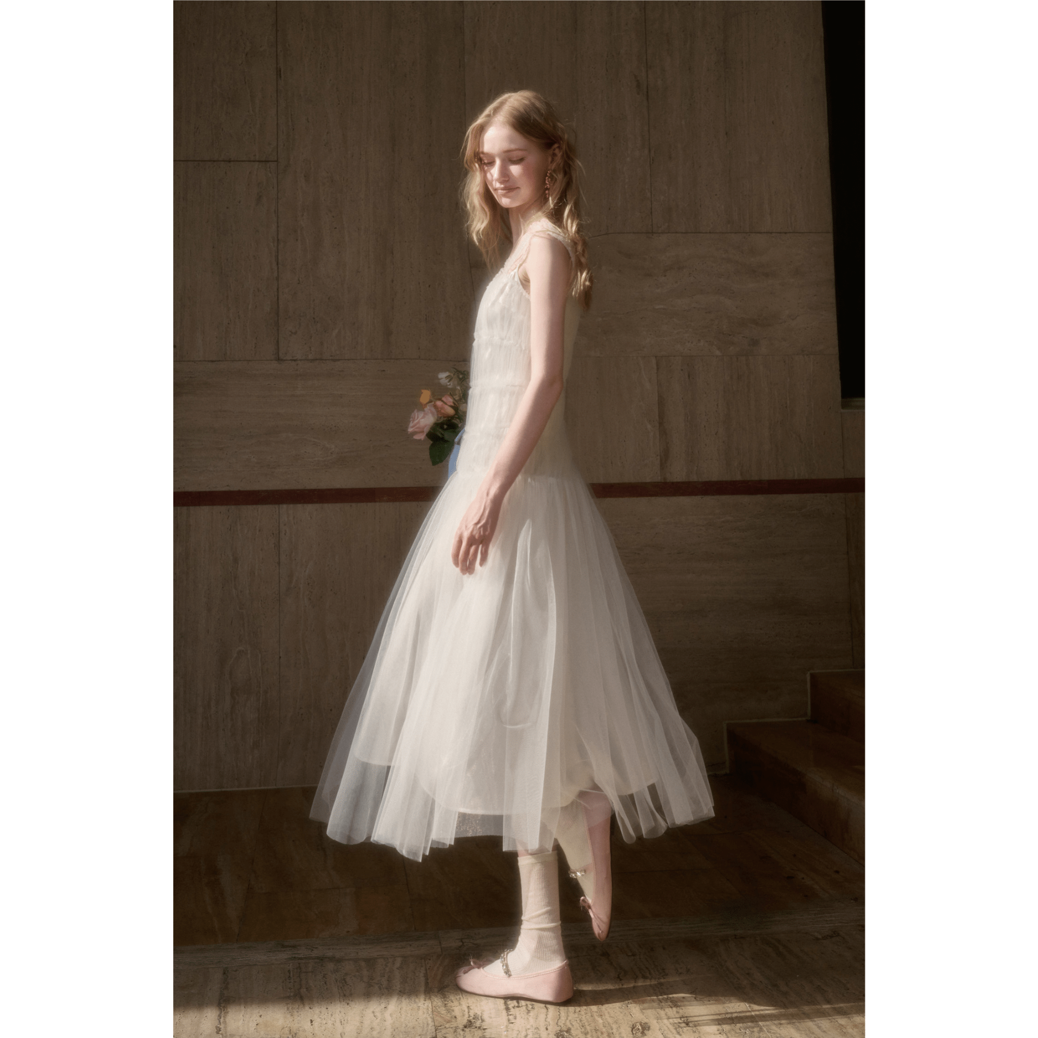 Group of Universe Fountain - White Dress | MADAX