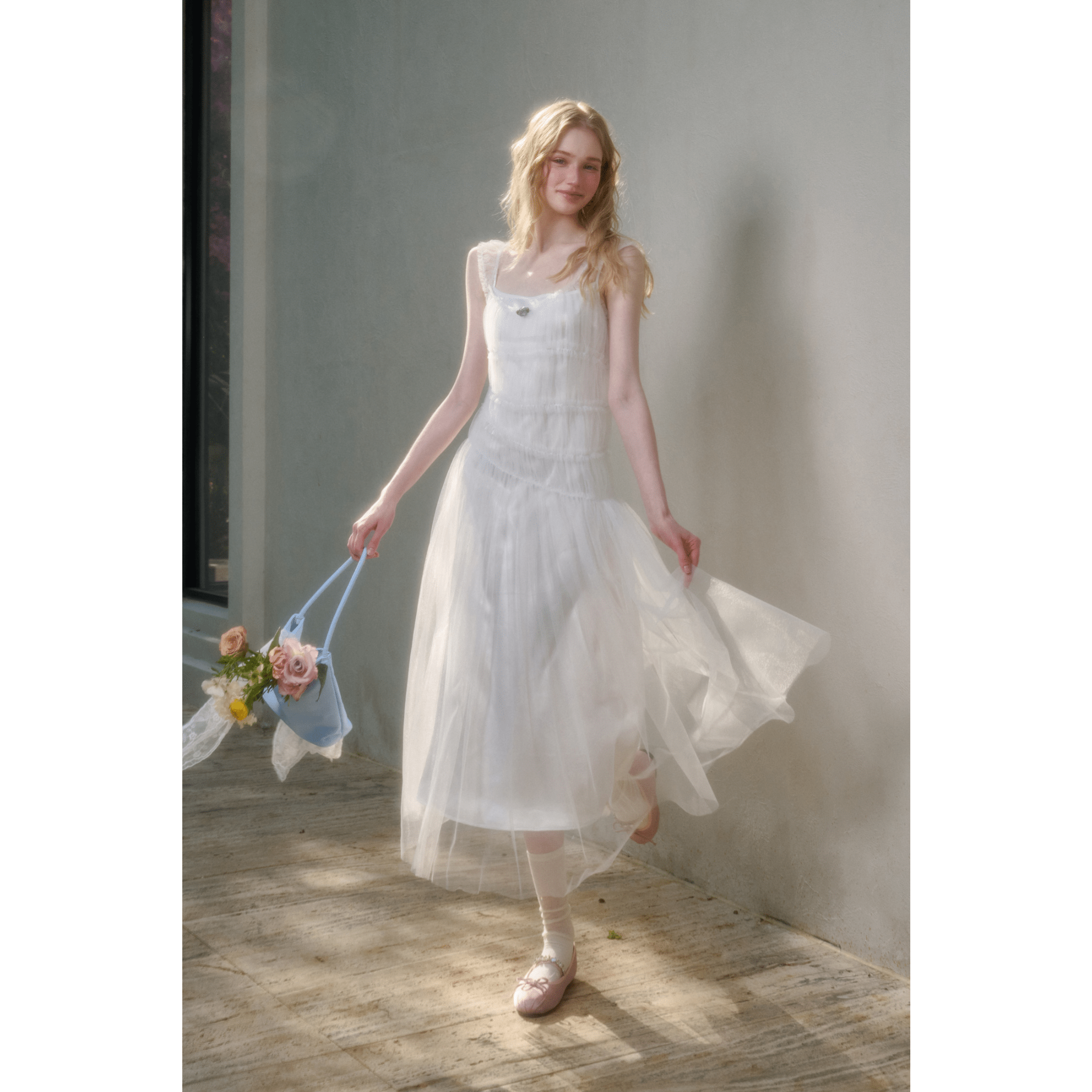 Group of Universe Fountain - White Dress | MADAX