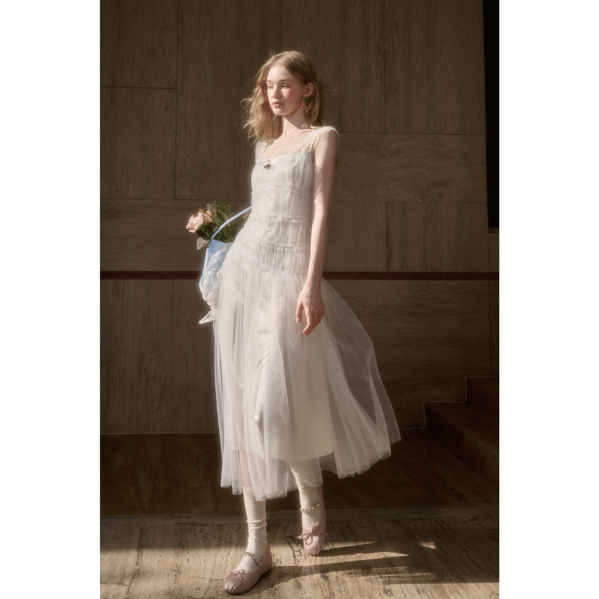 Group of Universe Fountain - White Dress | MADAX