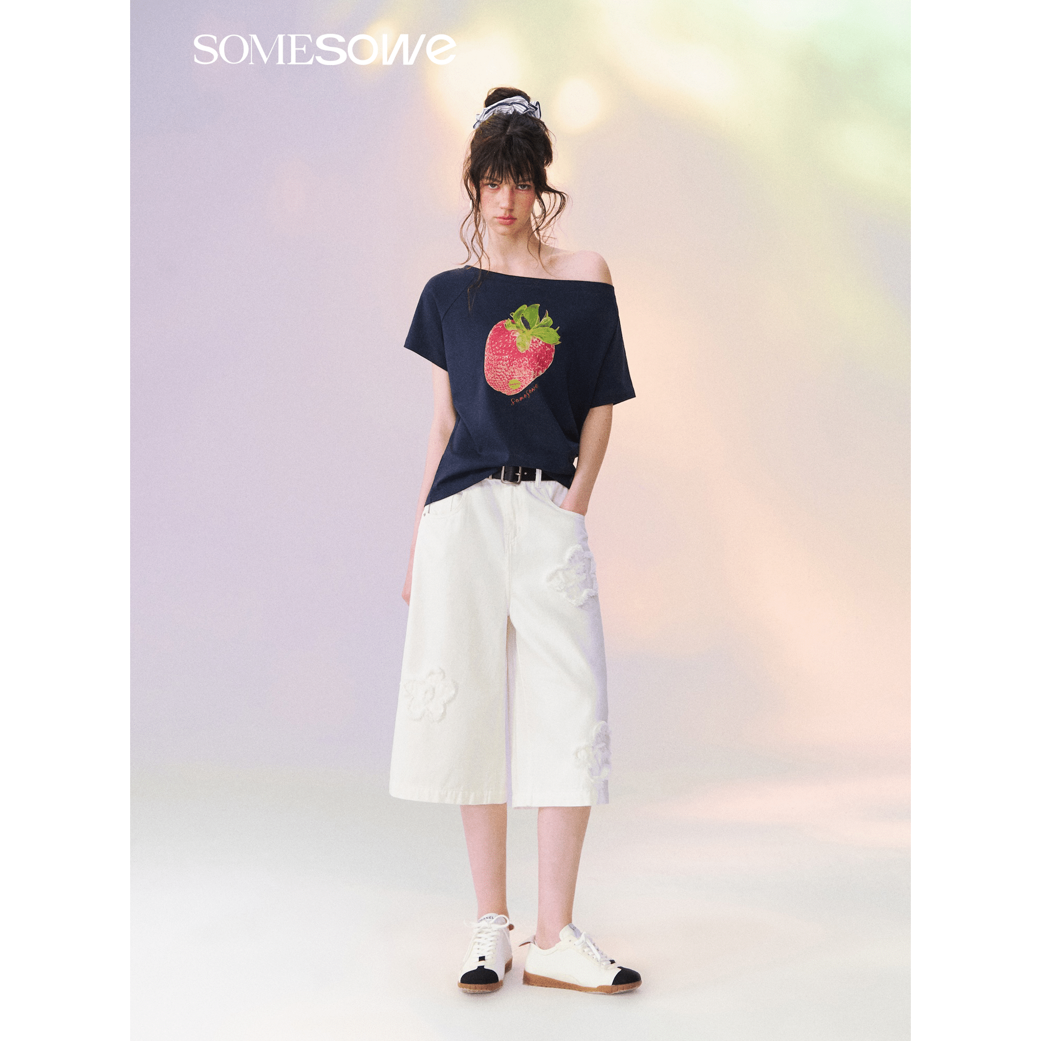 SOMESOWE Frayed floral wide-leg mid-length trousers in White | MADAX