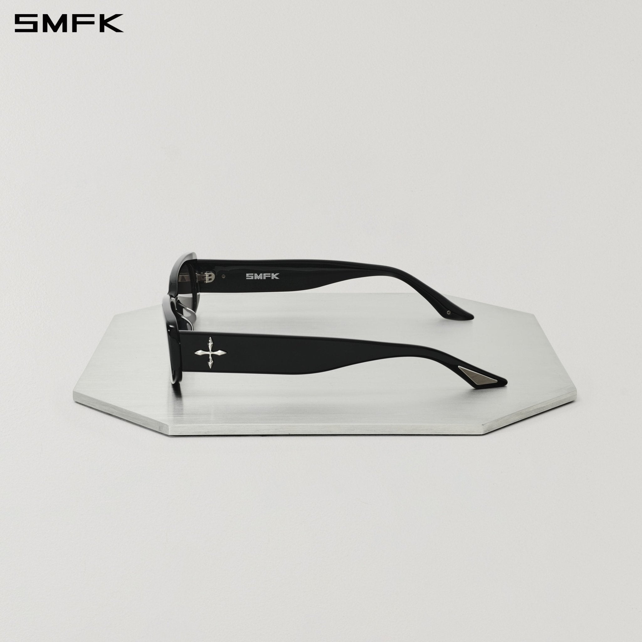 SMFK Future Streamline Slim Sunglasses in Black | MADAX