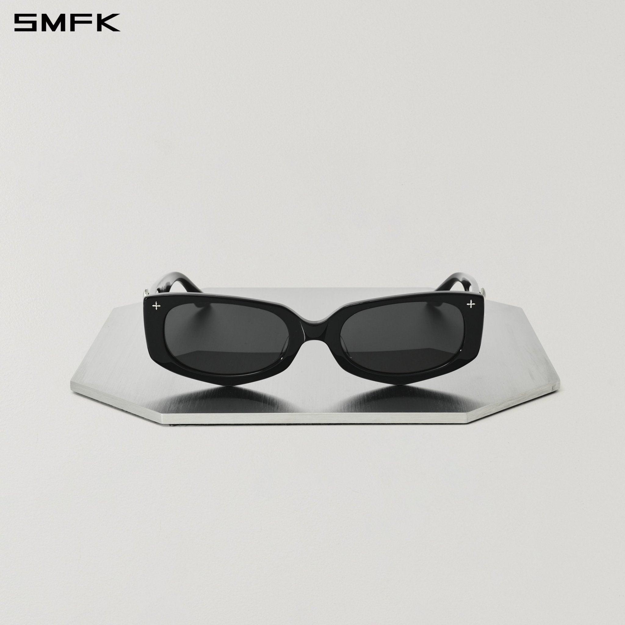SMFK Future Trajectory Alien Sunglasses in Black | MADAX