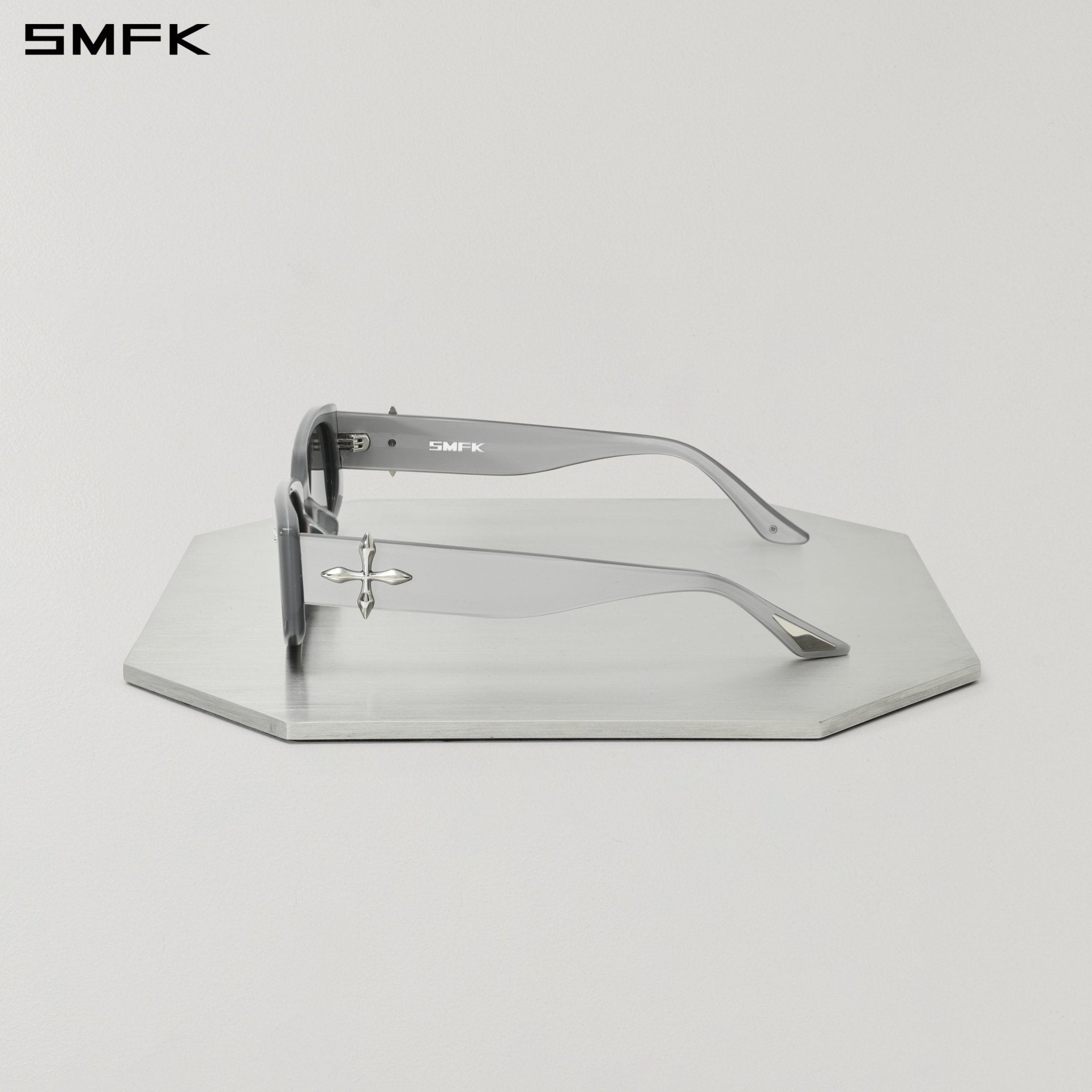 SMFK Future Trajectory Alien Sunglasses in Silver | MADAX
