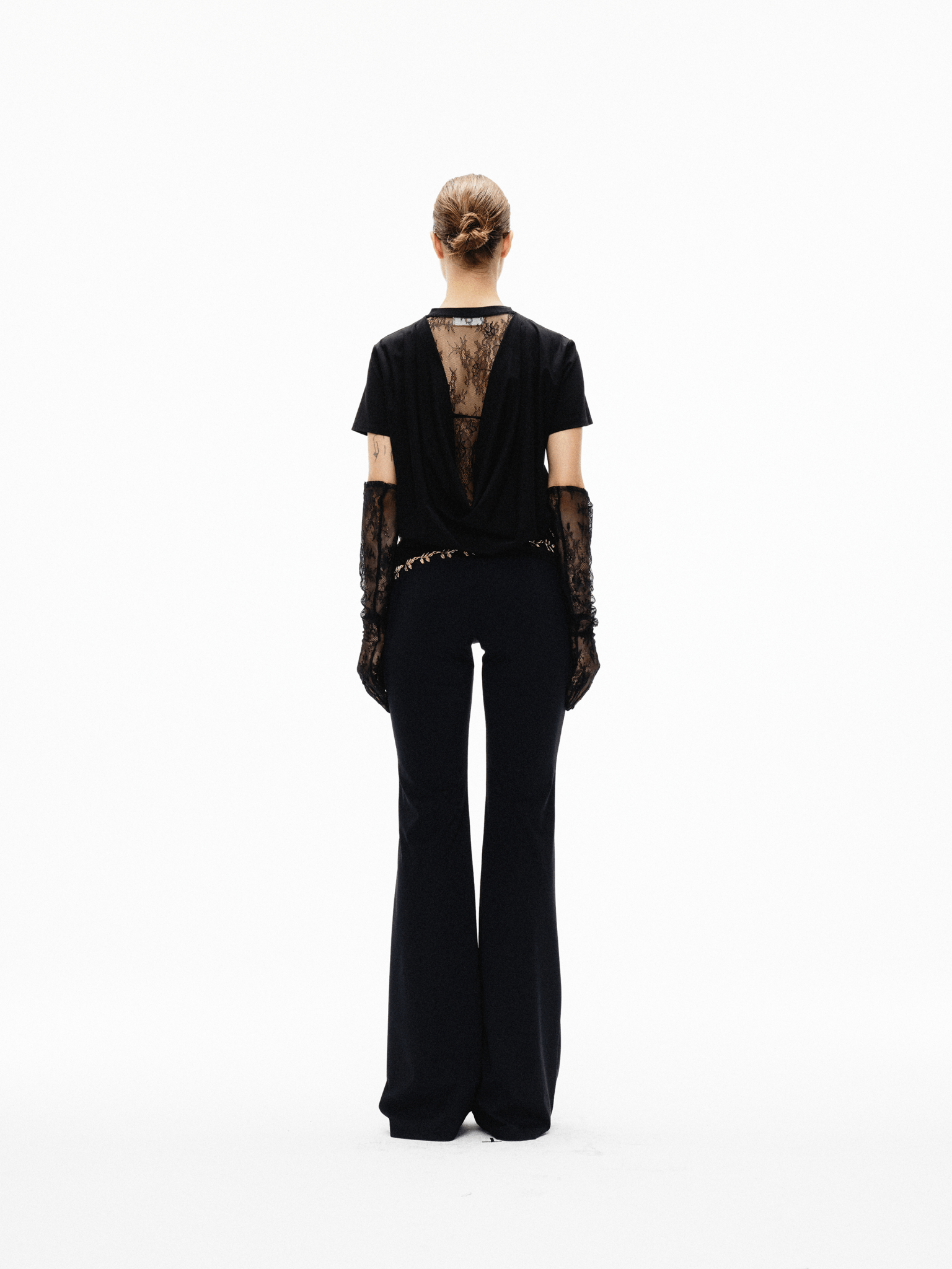 ARTE PURA Gilded Leaf Tassel Top In Black | MADAX