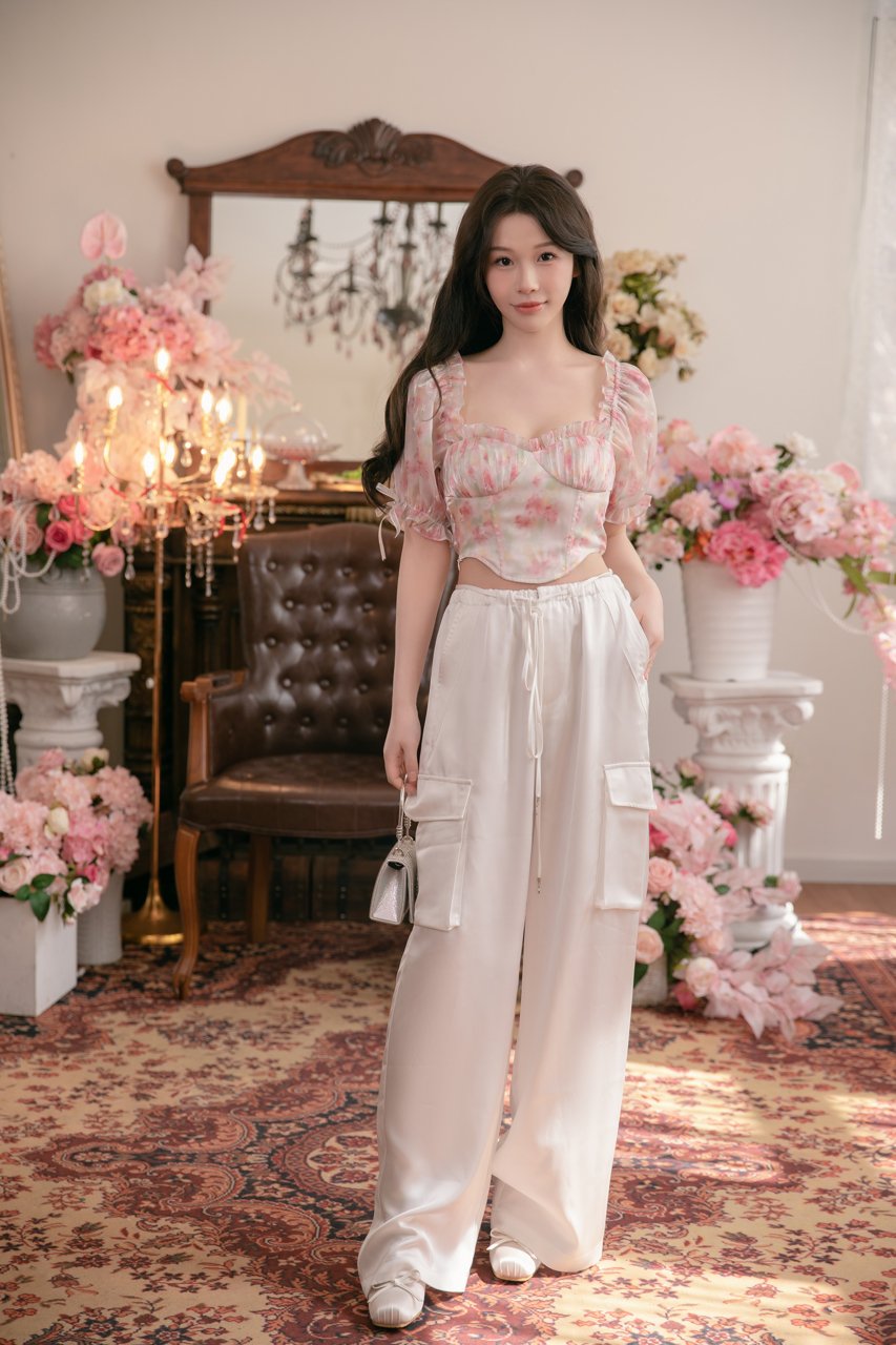 THREE QUARTERS Gilding Swoosh Rose Printed Bubble Sleeve Top | MADA IN CHINA