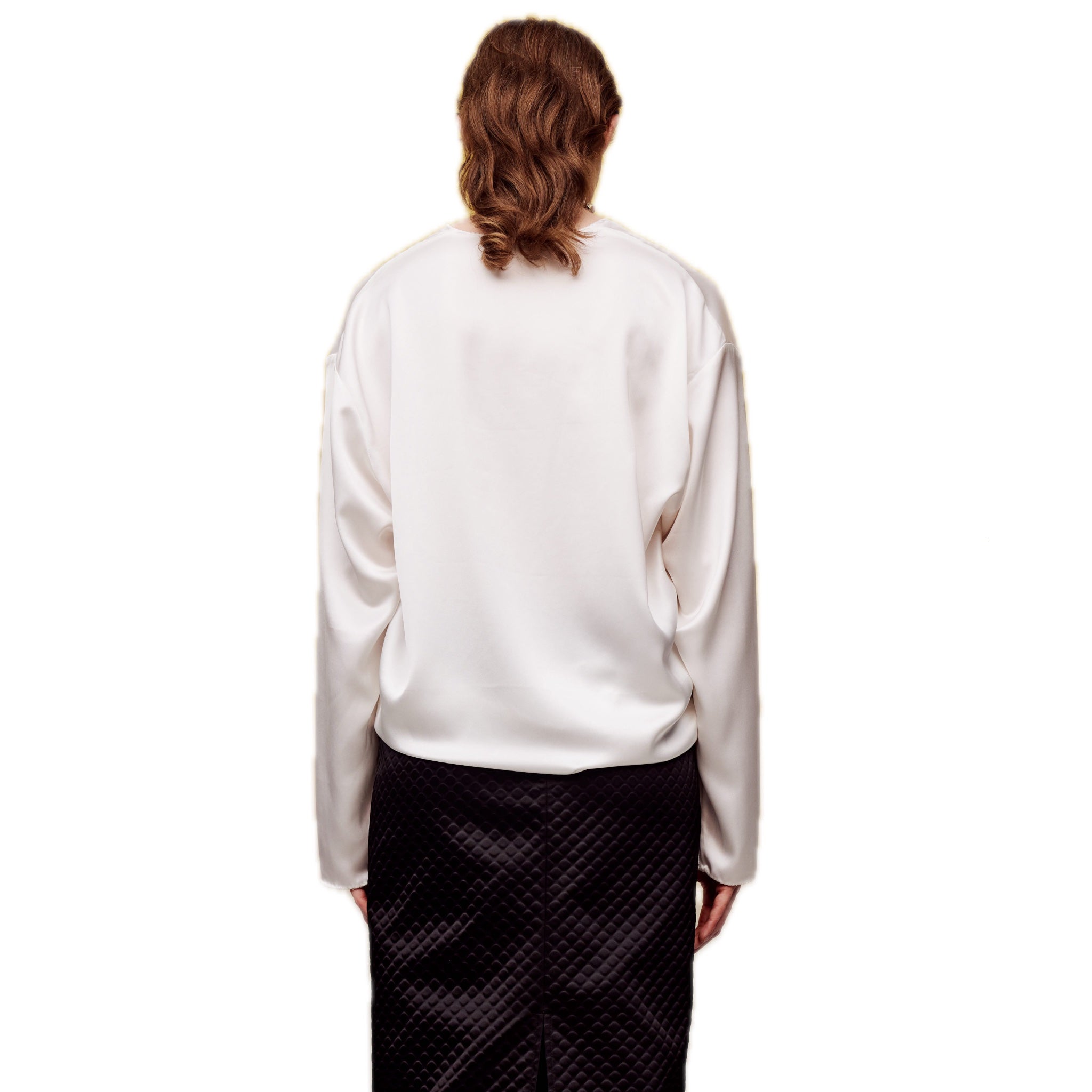 ilEWUOY Handmade Floral Stitched Hem V-neck Shirt in White | MADA IN CHINA