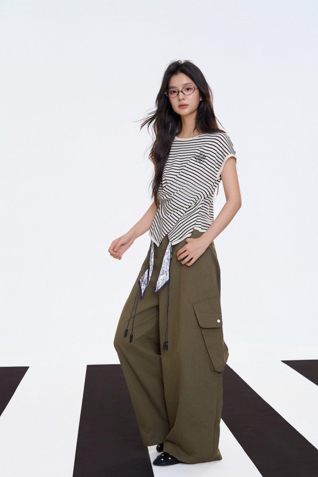 AIMME SPARROW Irregular Letter Embroidered Short - sleeved Shirt In Black and White | MADAX