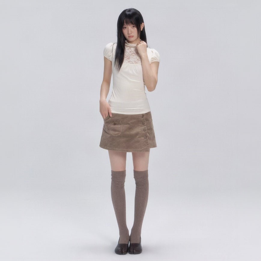 Lace Turtleneck Short-sleeved T-shirt in Off-white | MADAX
