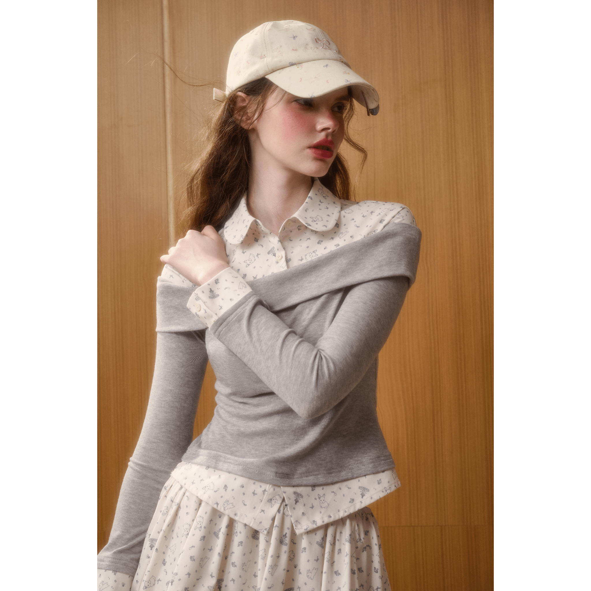 Group of Universe "Little Rabbit Fountain" Print Top in Gray | MADAX