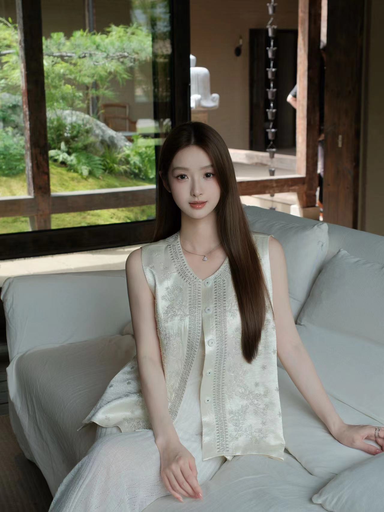 AIMME SPARROW New Chinese Style Leaf Beaded Vest In White | MADAX