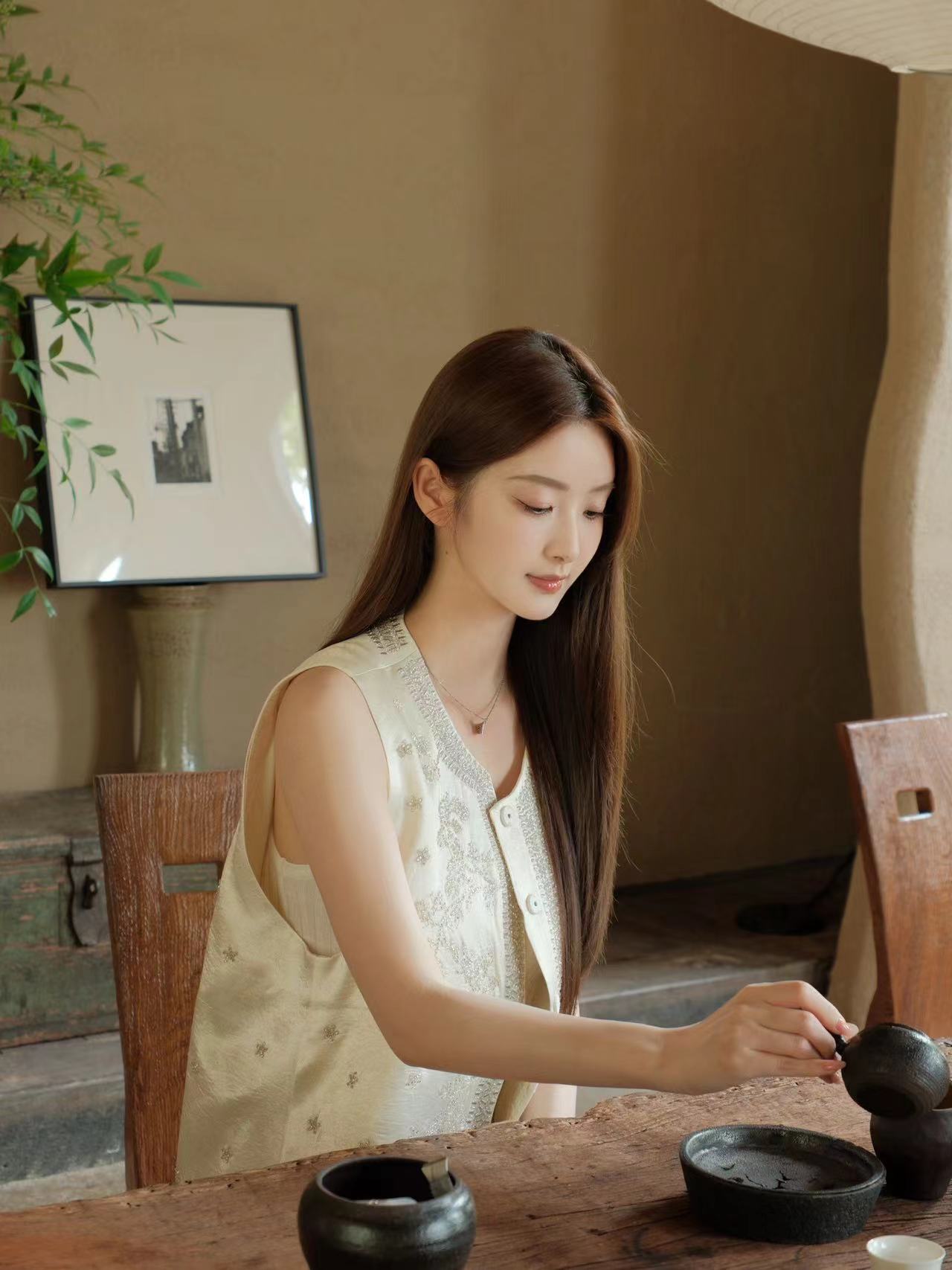 AIMME SPARROW New Chinese Style Leaf Beaded Vest In White | MADAX