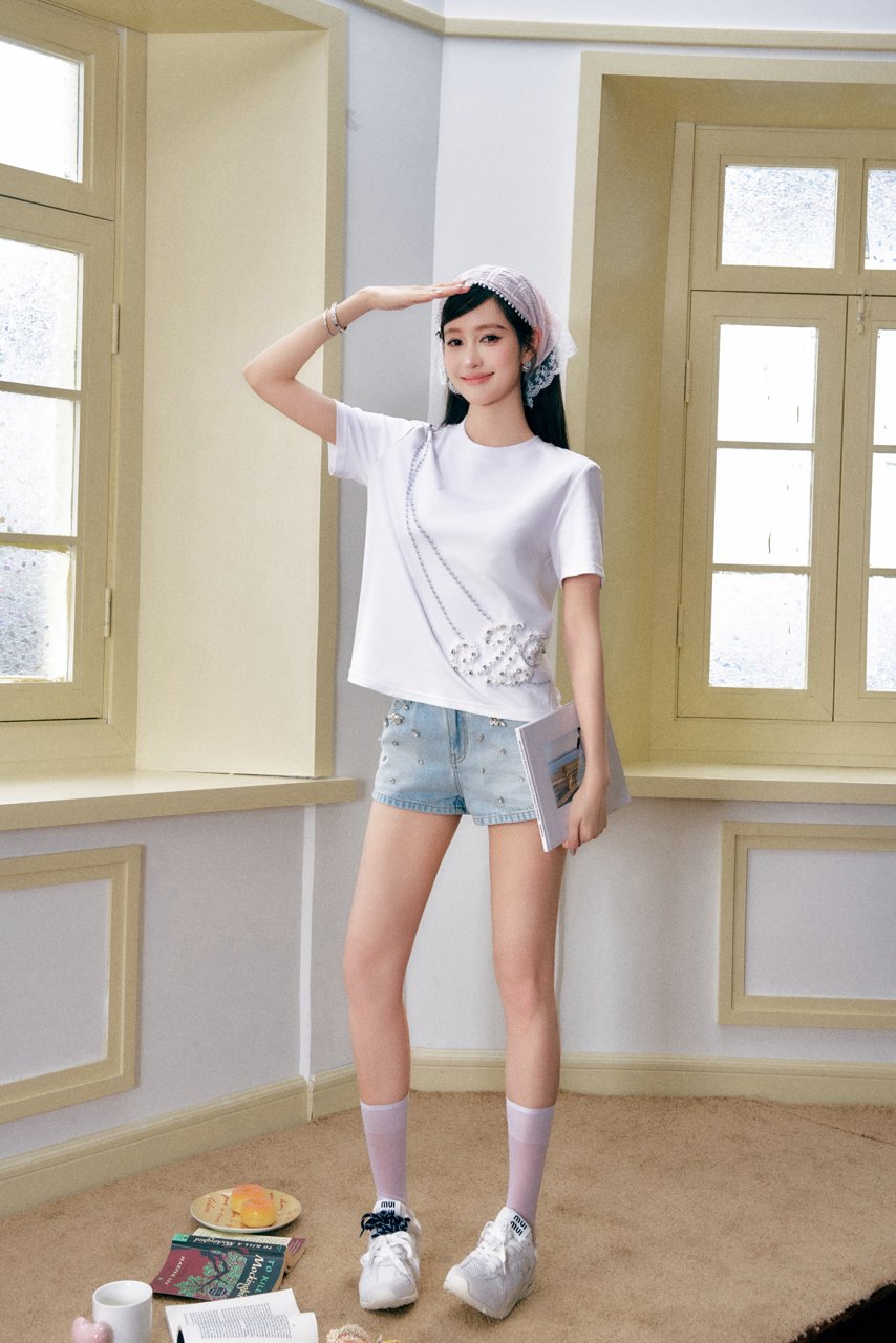 THREE QUARTERS Pearl Necklace Printed Beaded Rhinestone White Short Sleeve T - Shirt | MADA IN CHINA