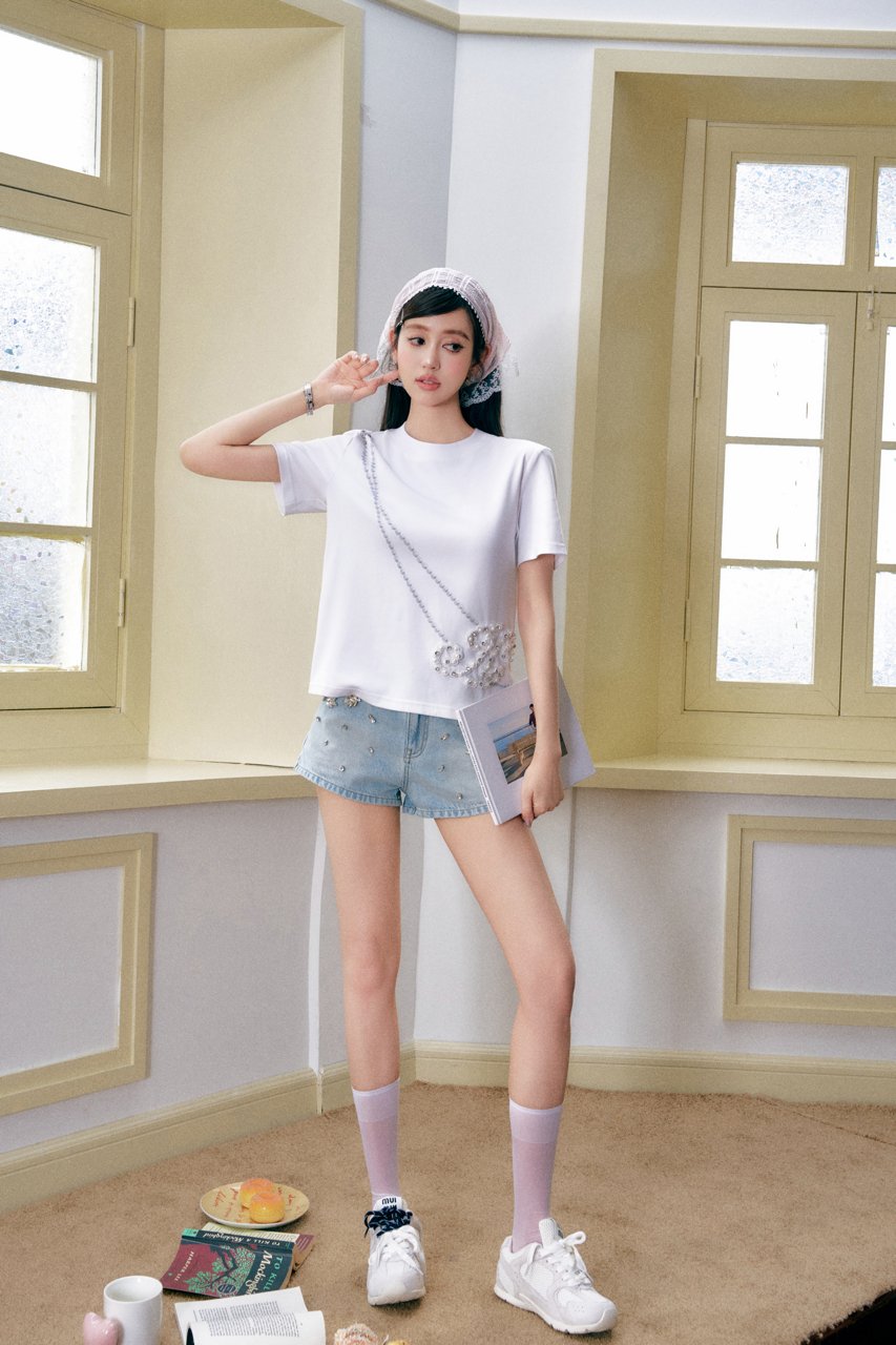 THREE QUARTERS Pearl Necklace Printed Beaded Rhinestone White Short Sleeve T - Shirt | MADA IN CHINA