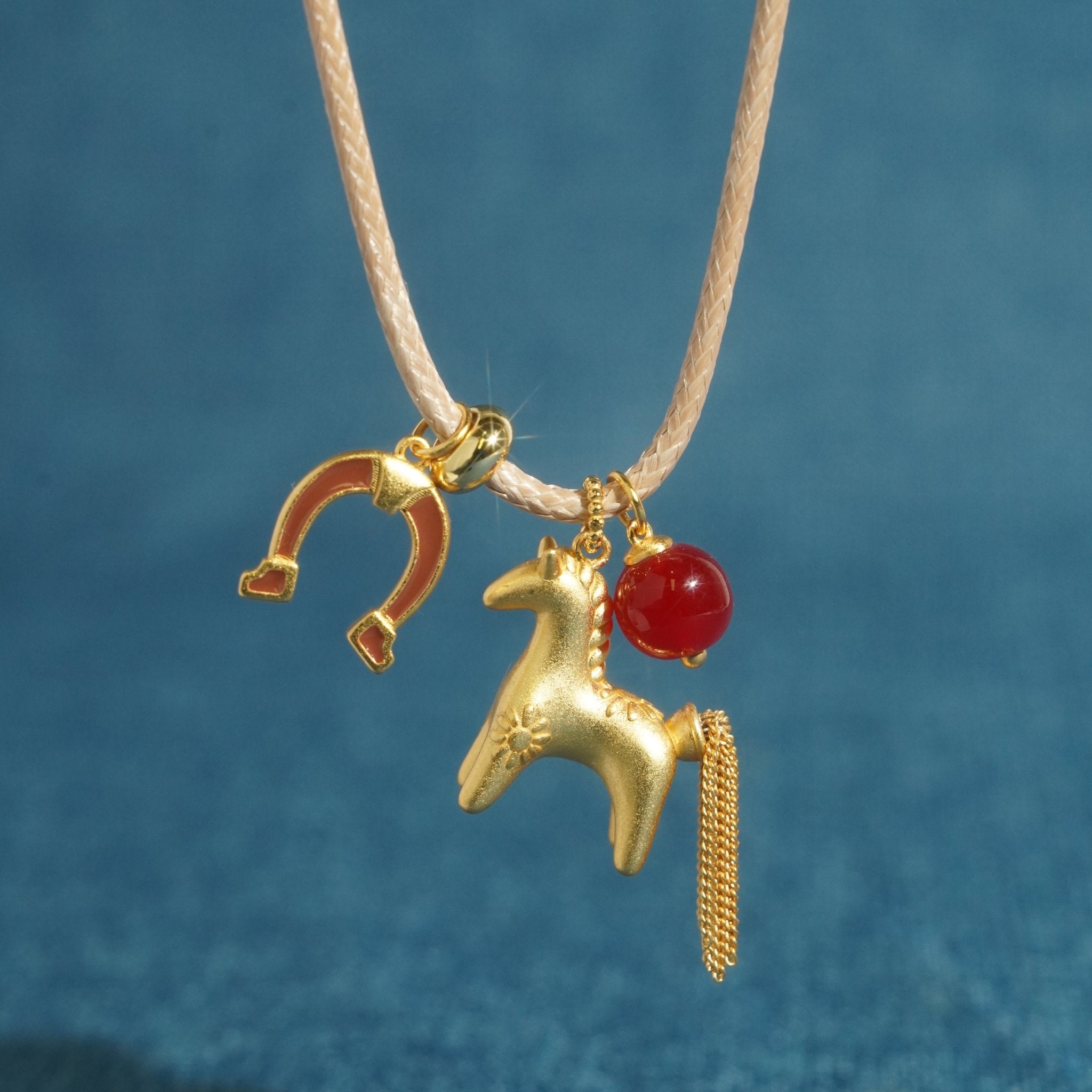 ToneTale Pony Sannido Pendant Necklace 18K Gold | MADAX