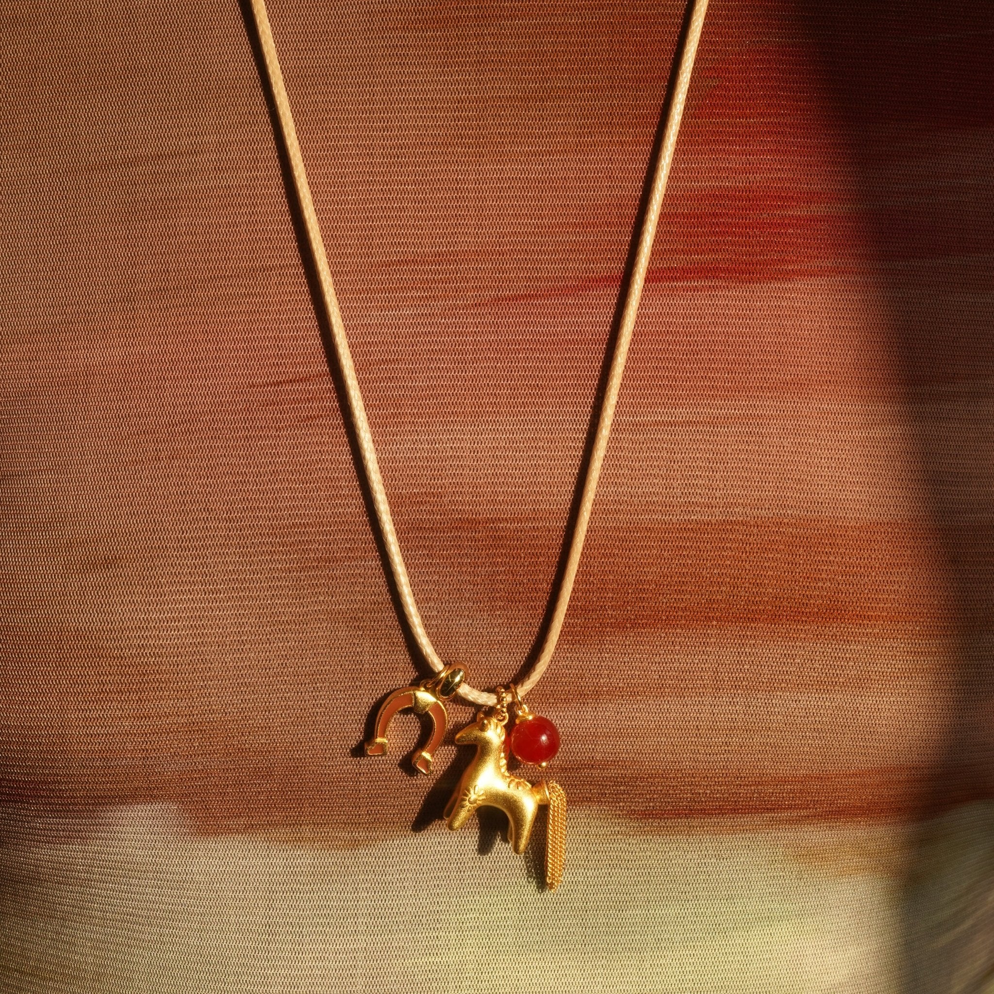 ToneTale Pony Sannido Pendant Necklace 18K Gold | MADAX