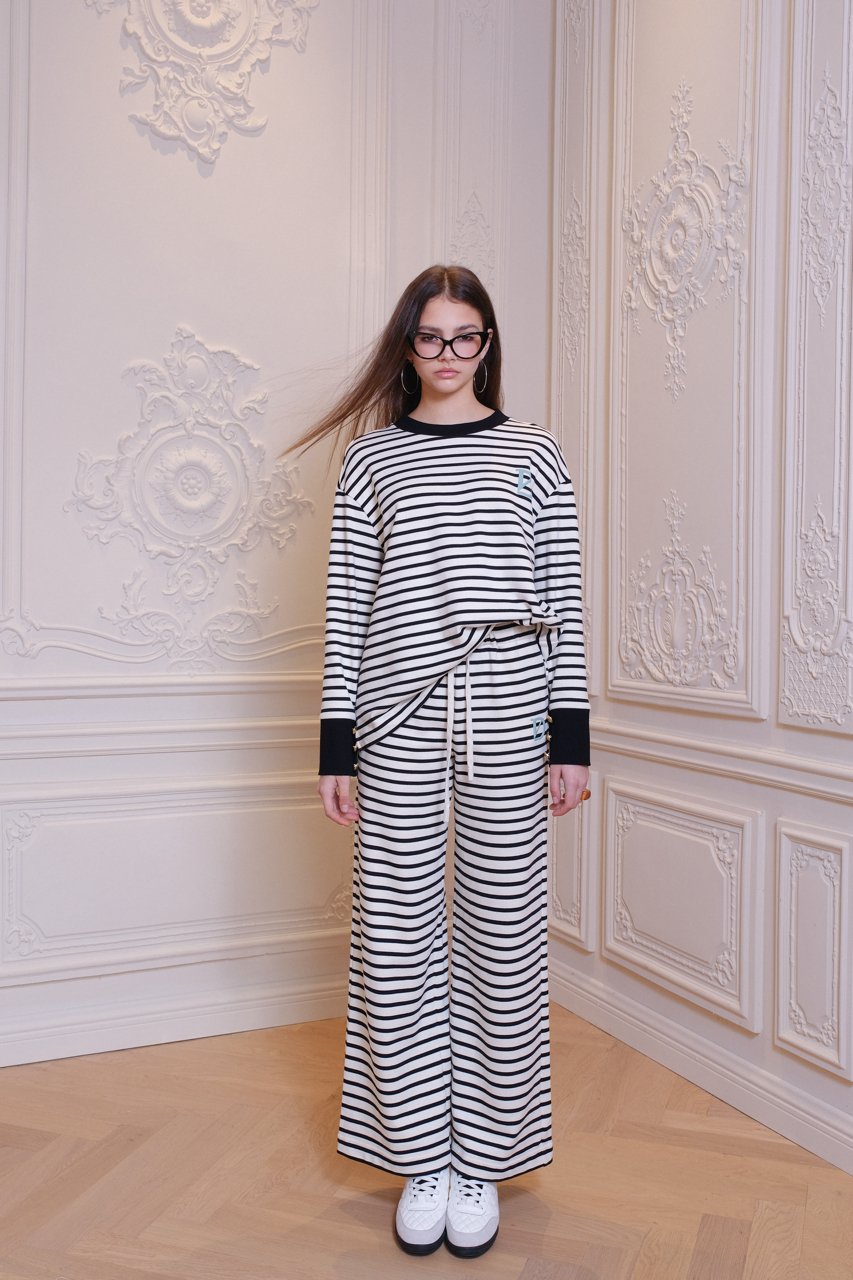 DIANA VEVINA Printed Logo Black and White Stripe Sweatshirt | MADA IN CHINA