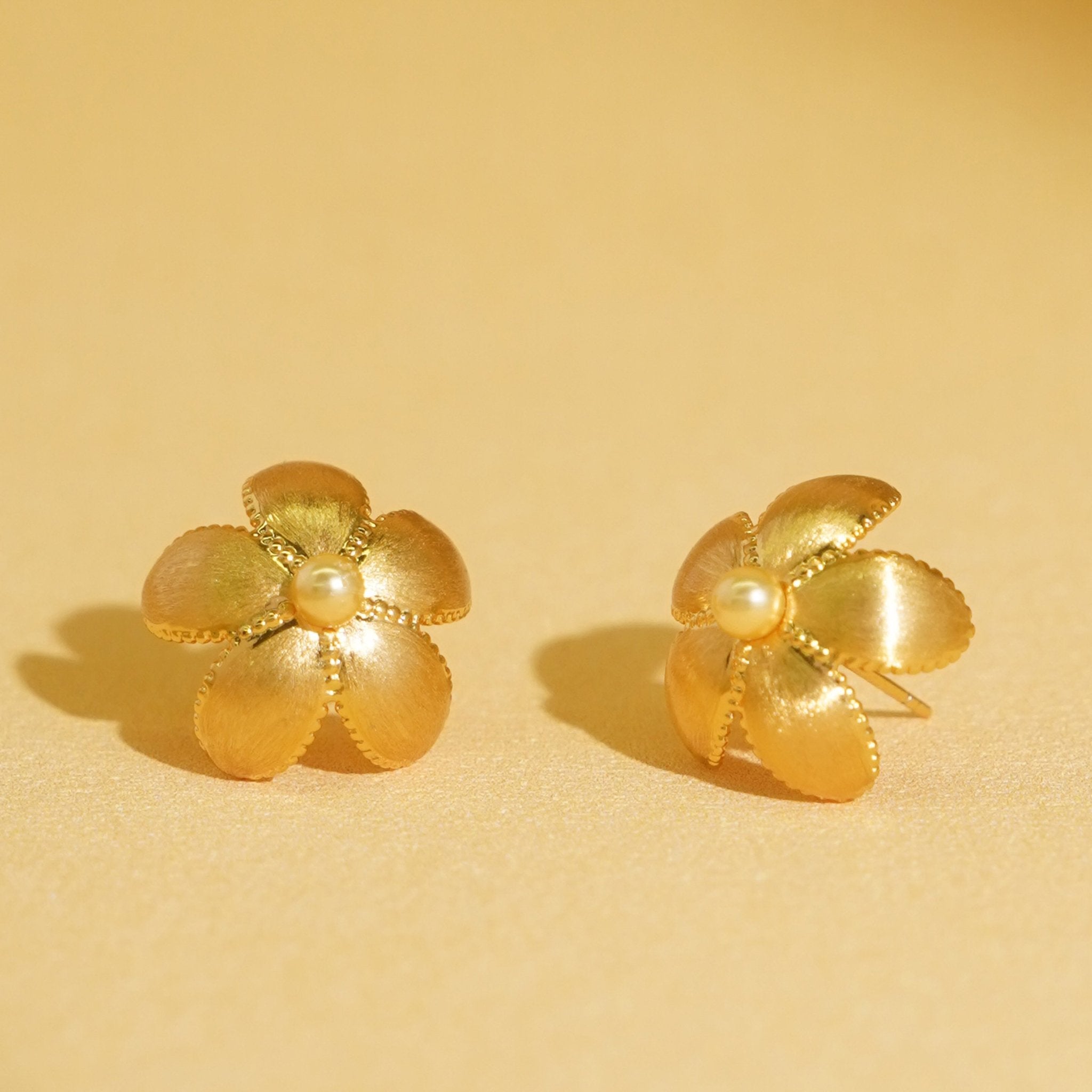 ToneTale Rain in the Flowers Star Flower Earrings 18K Gold | MADAX