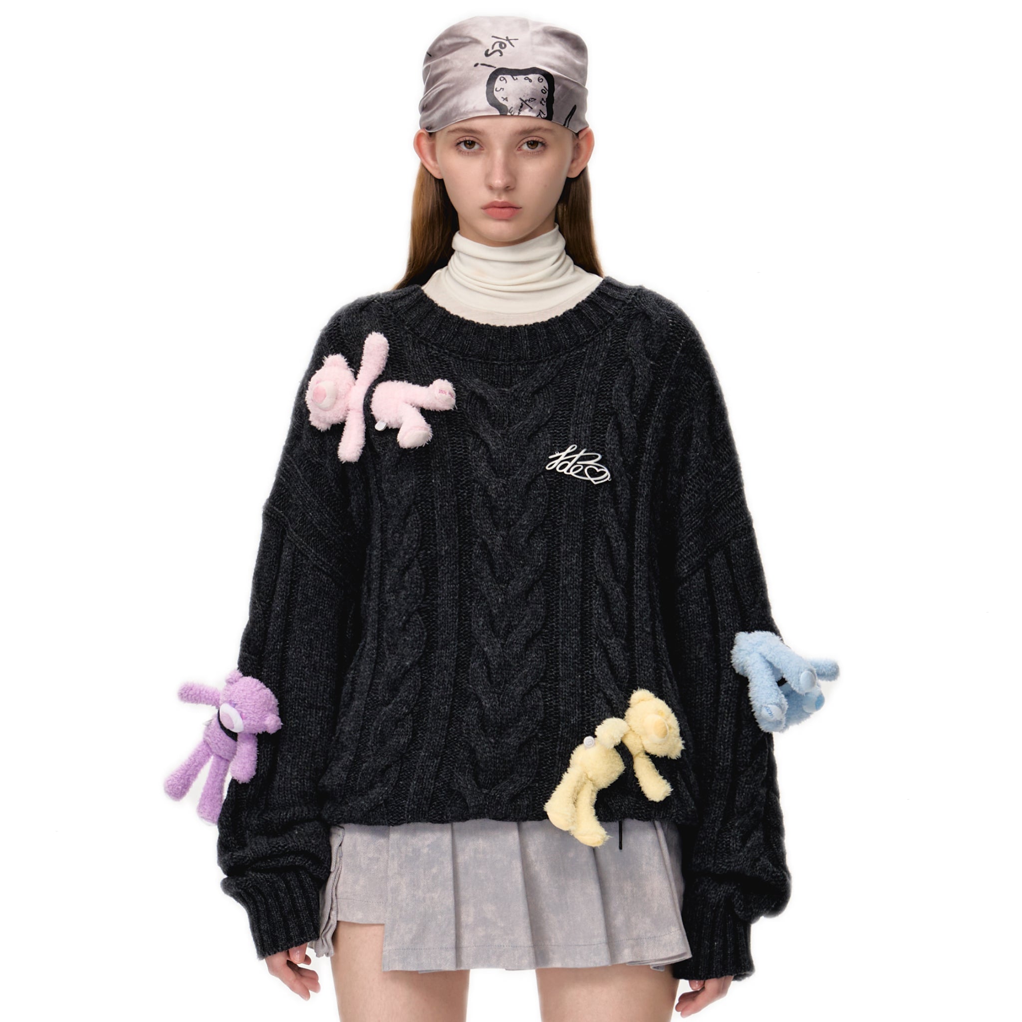 13DE MARZO Rainbow Bear Weave Sweater In Black | MADAX