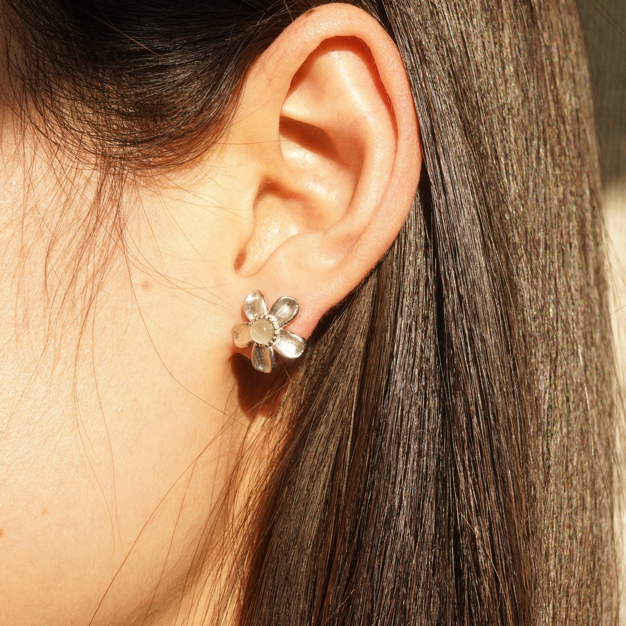 ToneTale Sparkling Star Flower Shimmer Earrings in White Gold | MADAX