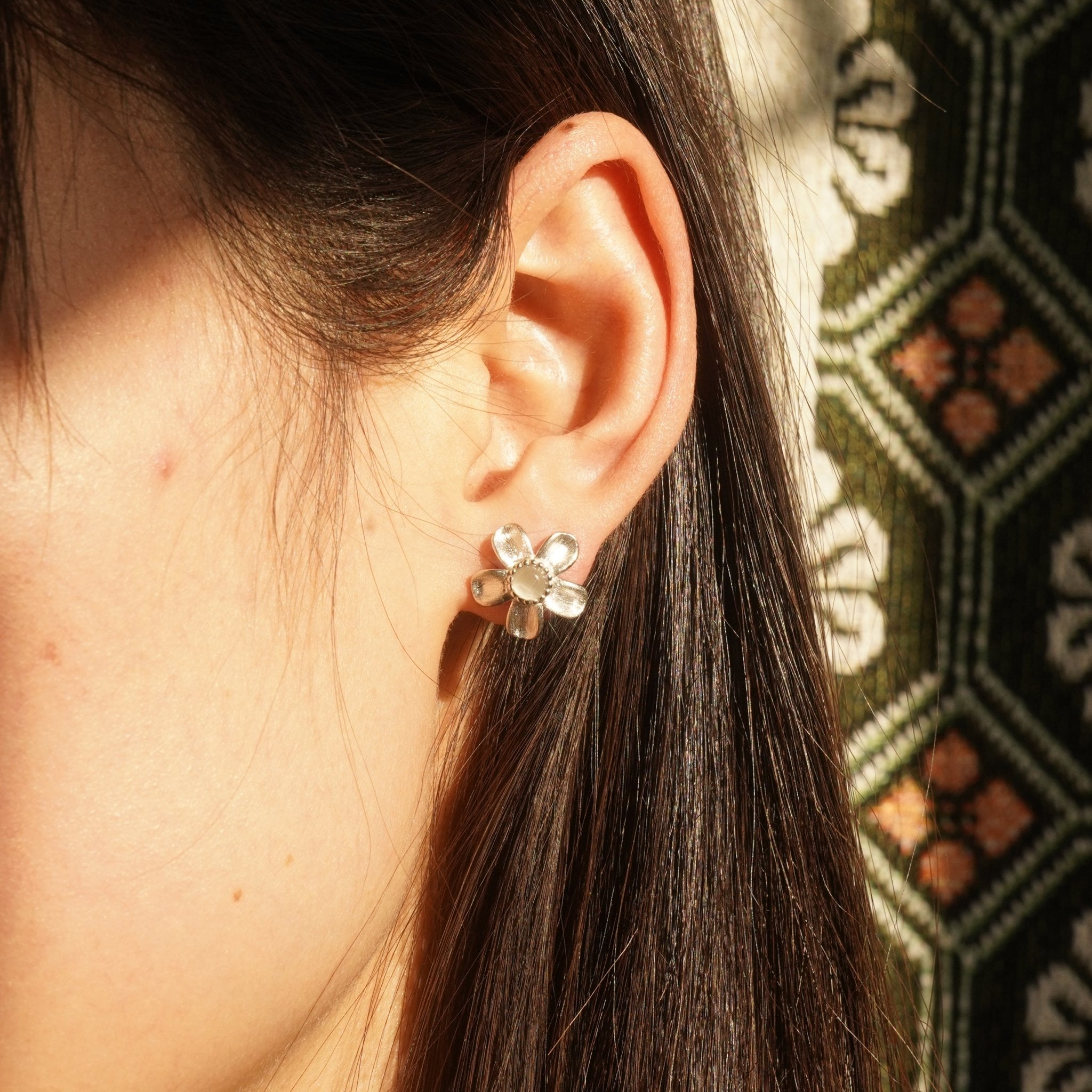 ToneTale Sparkling Star Flower Shimmer Earrings in White Gold | MADAX