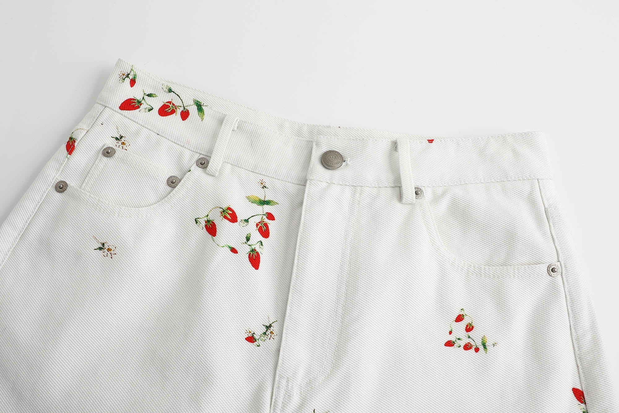 Alexia Sandra Strawberry Club Jeans in White | MADA IN CHINA