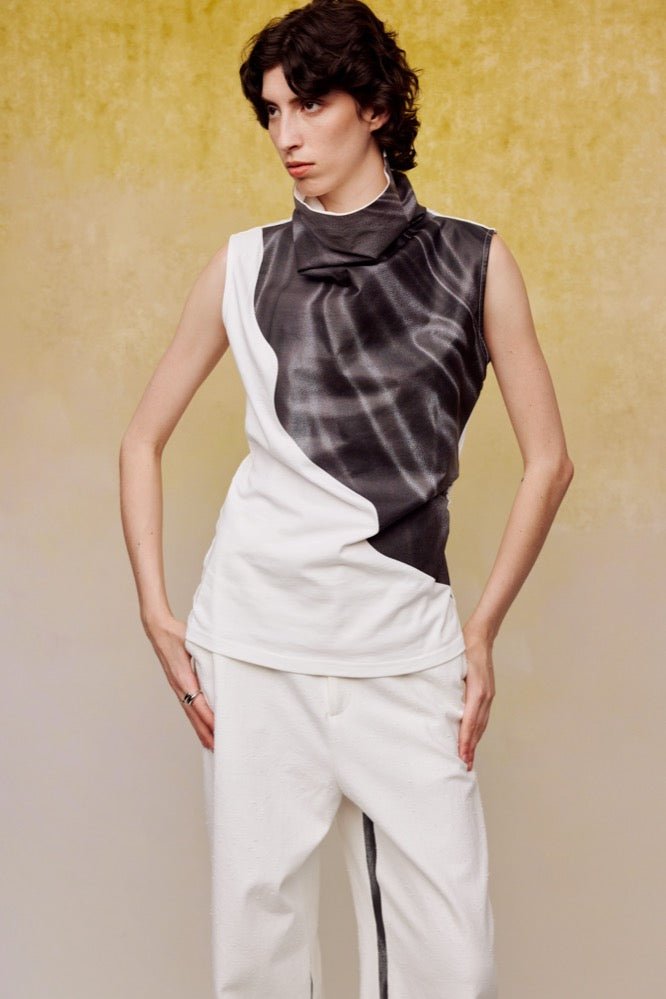 ilEWUOY Turtleneck Printed Vest | MADA IN CHINA