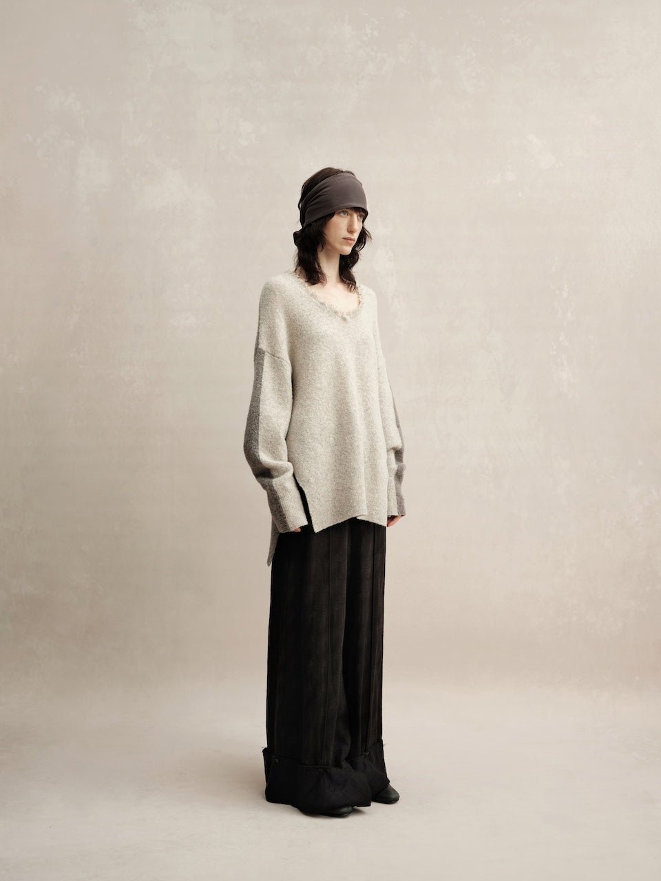 ELYWOOD Two Color Sweater | MADAX