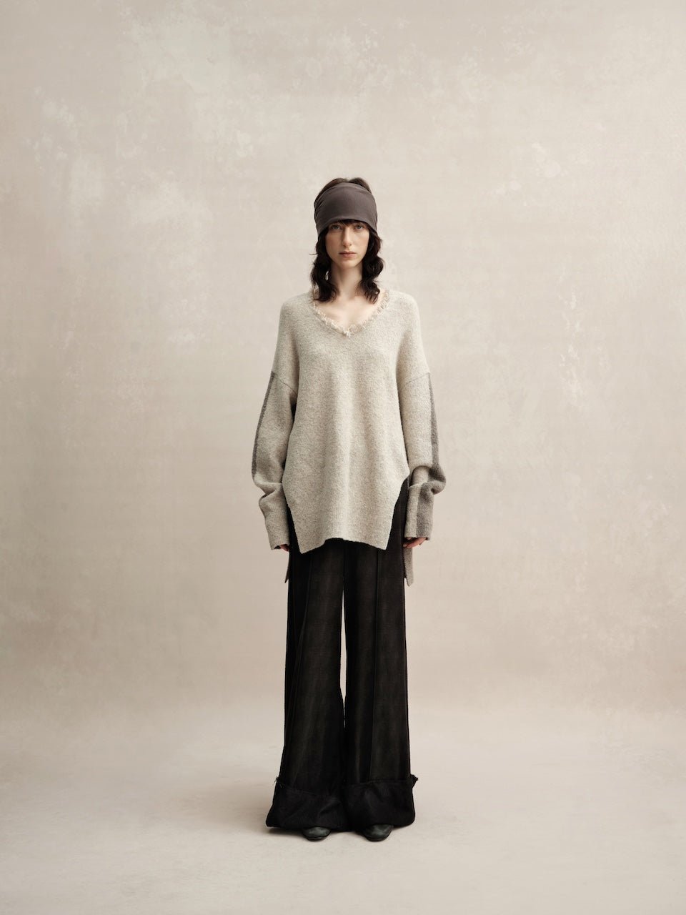 ELYWOOD Two Color Sweater | MADAX