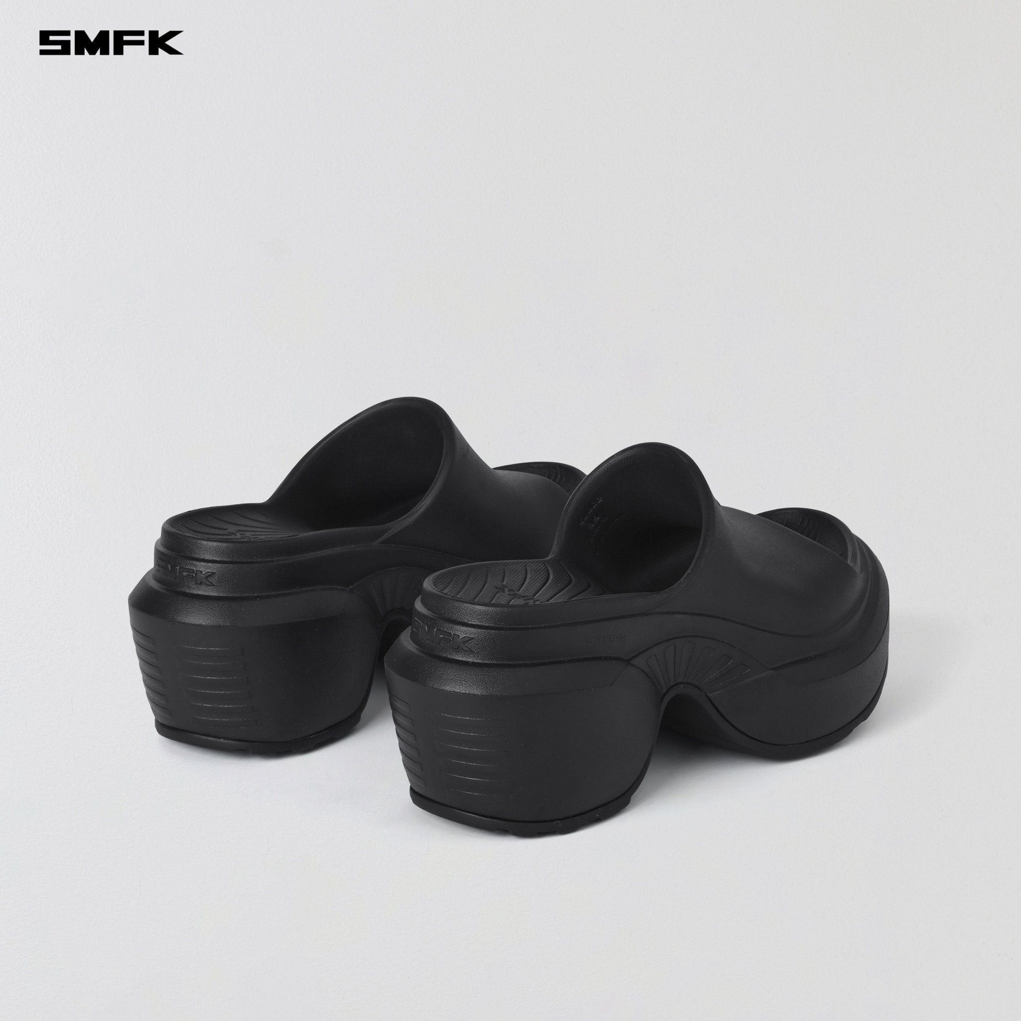 SMFK Wave Slipper High In Black | MADAX
