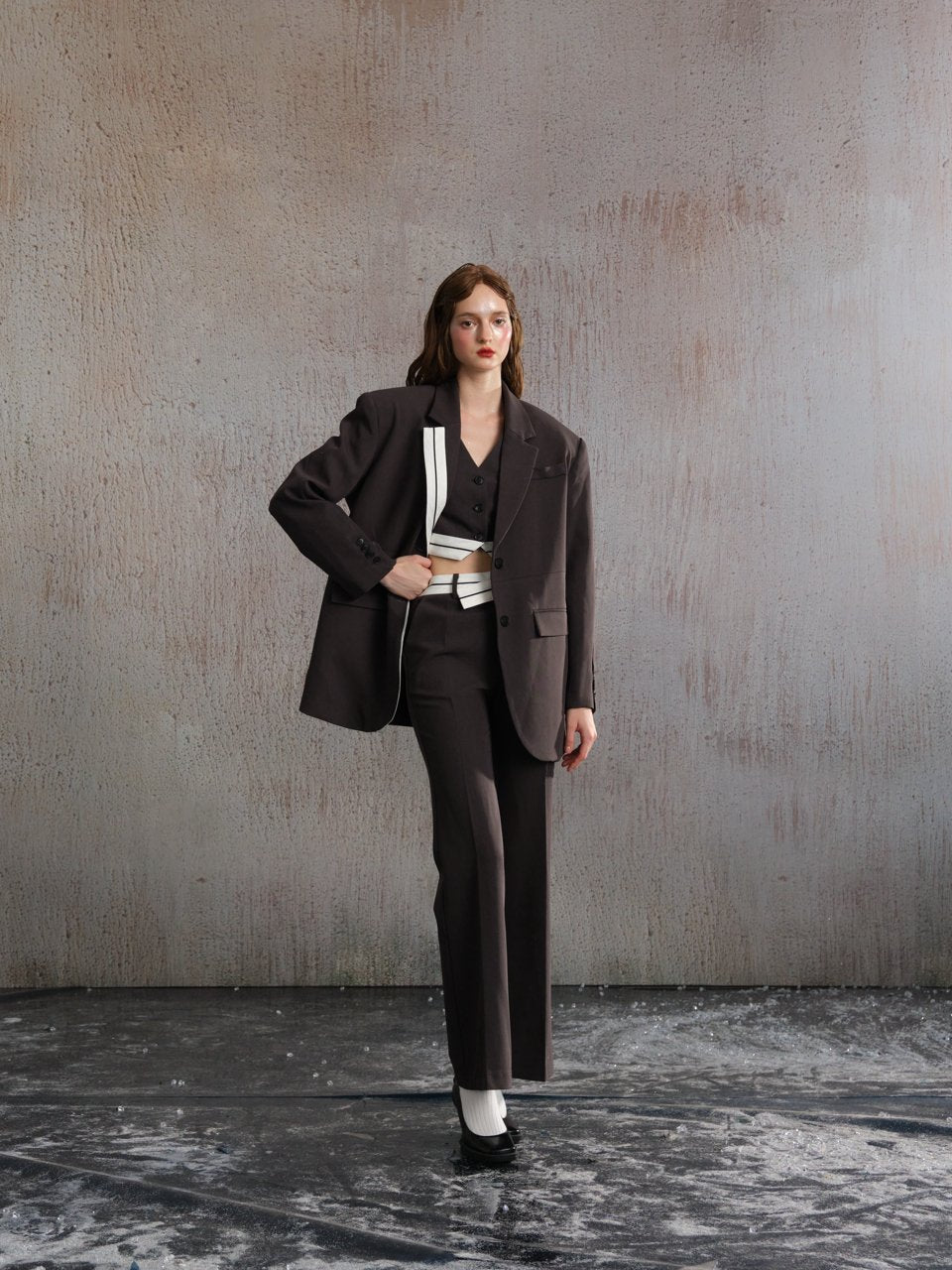 ARTE PURA White Trimmed Gray Suit | MADA IN CHINA