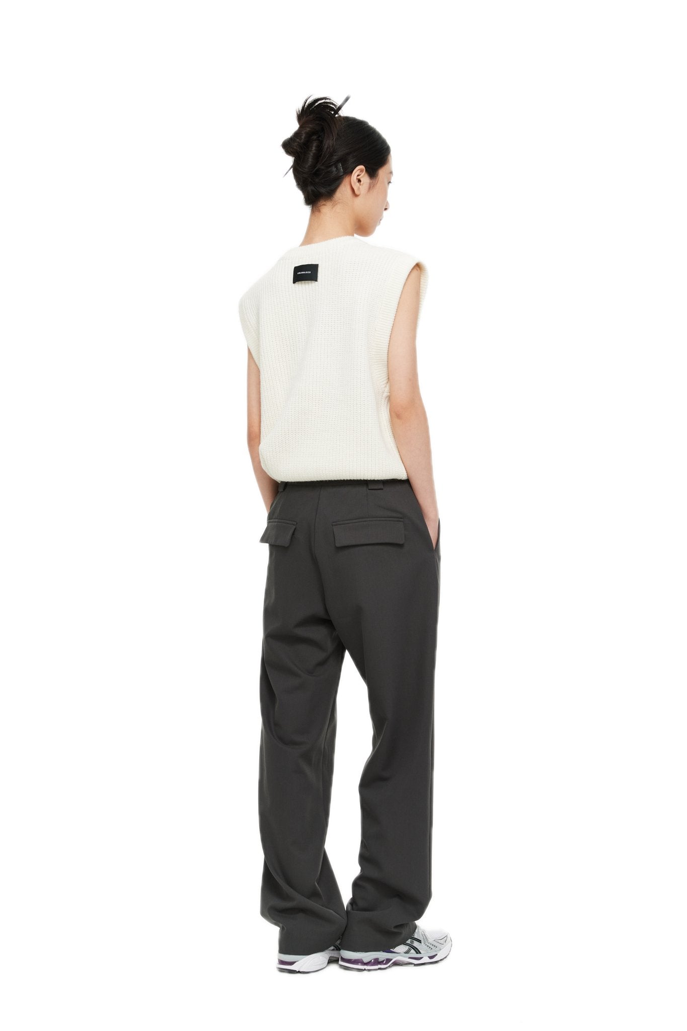 UNAWARES Apricot Customized Logo V-neck Sweater Vest | MADA IN CHINA