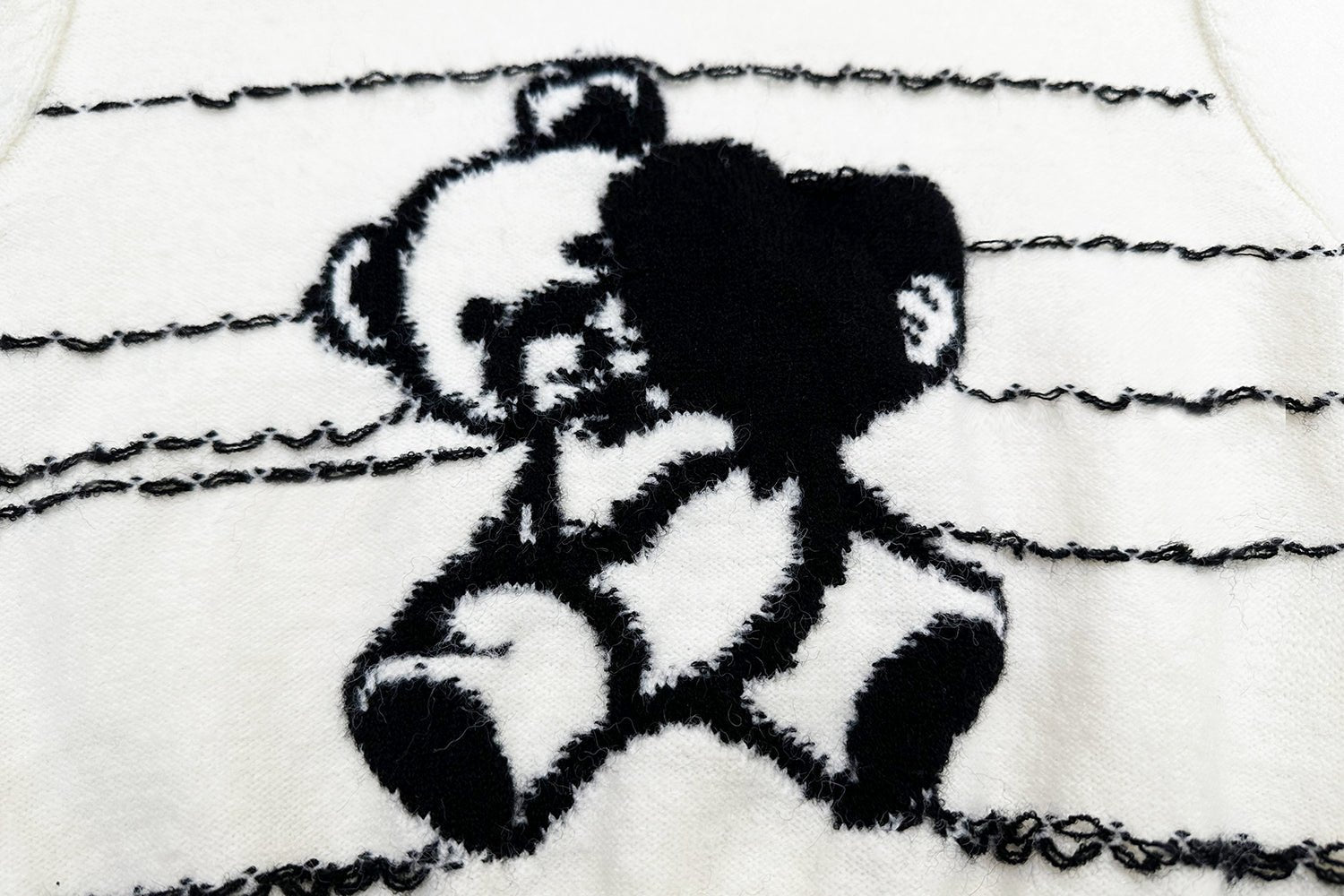 SOMESOWE Black And White Bear T-shirt | MADA IN CHINA