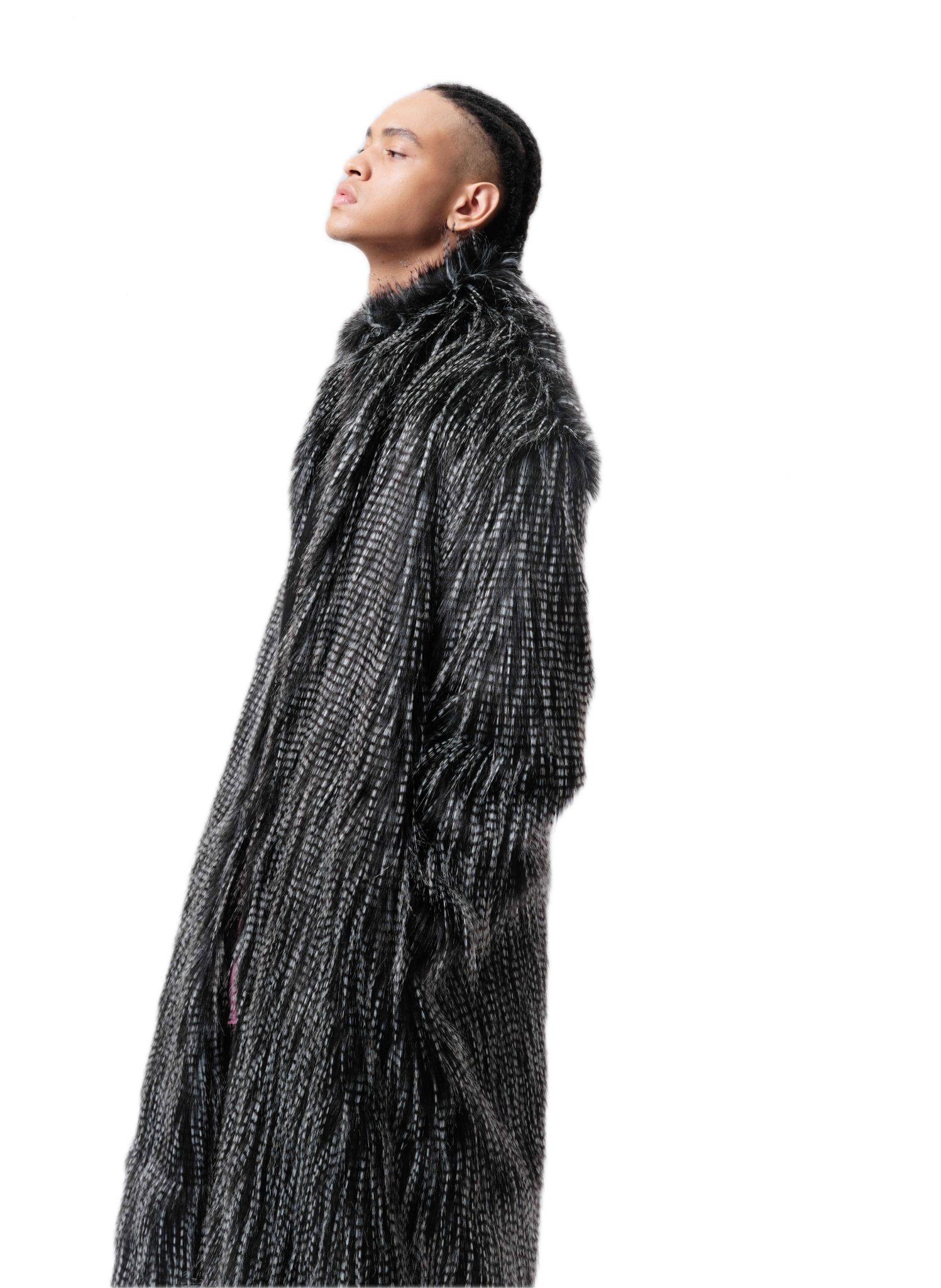 VANN VALRENCÉ Black And White Custom Woven Feather Coat | MADA IN CHINA