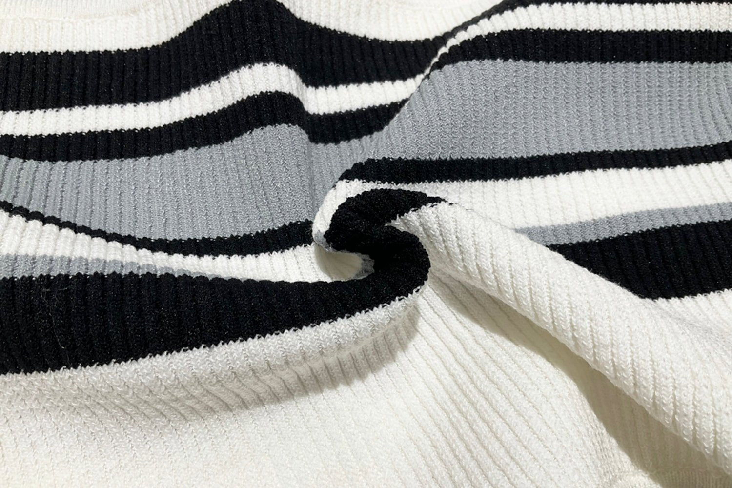 SOMESOWE Black And White Knitted Stripe T-shirt | MADA IN CHINA