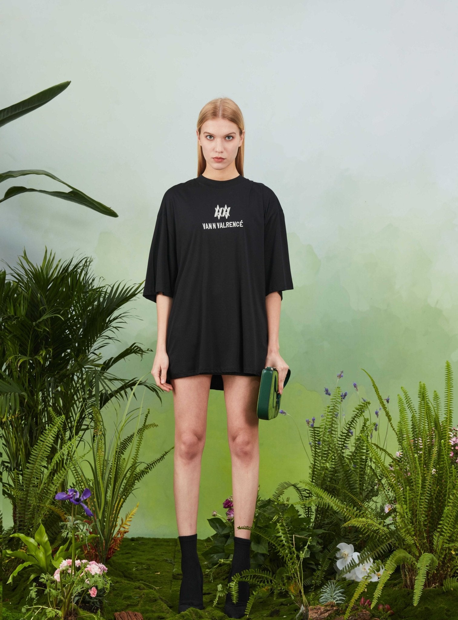 VANN VALRENCÉ Black Basic T-shirt | MADA IN CHINA