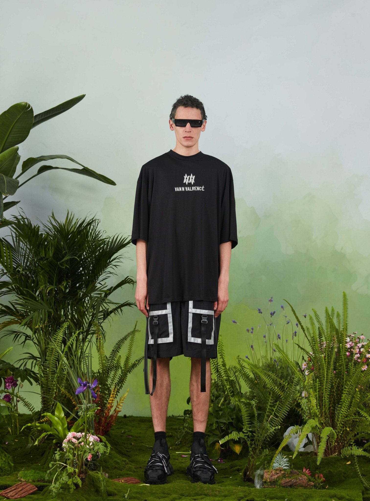 VANN VALRENCÉ Black Basic T-shirt | MADA IN CHINA