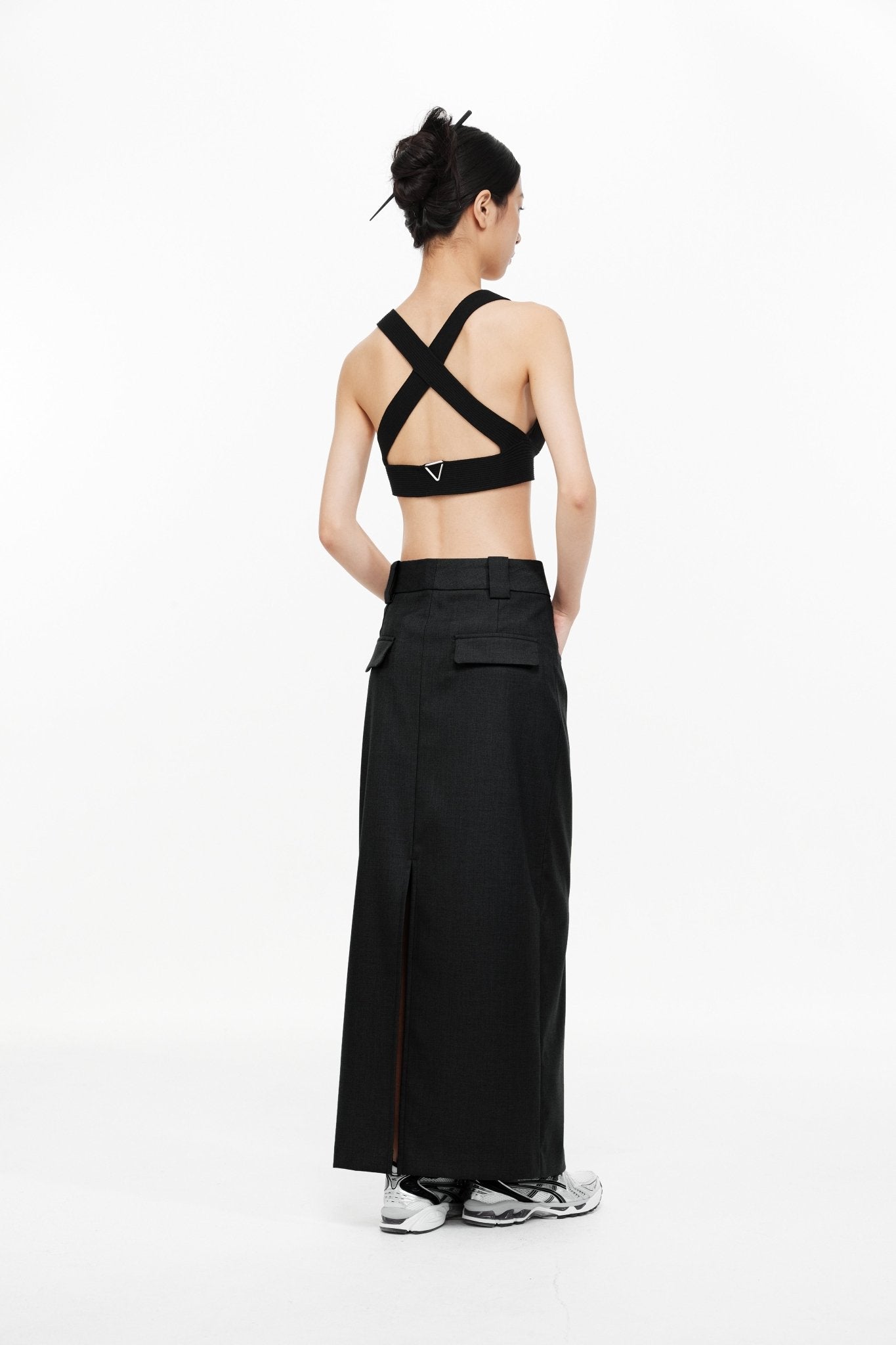 UNAWARES Black Custom Metal Clip Side-Slit Mid-Length Skirt | MADA IN CHINA