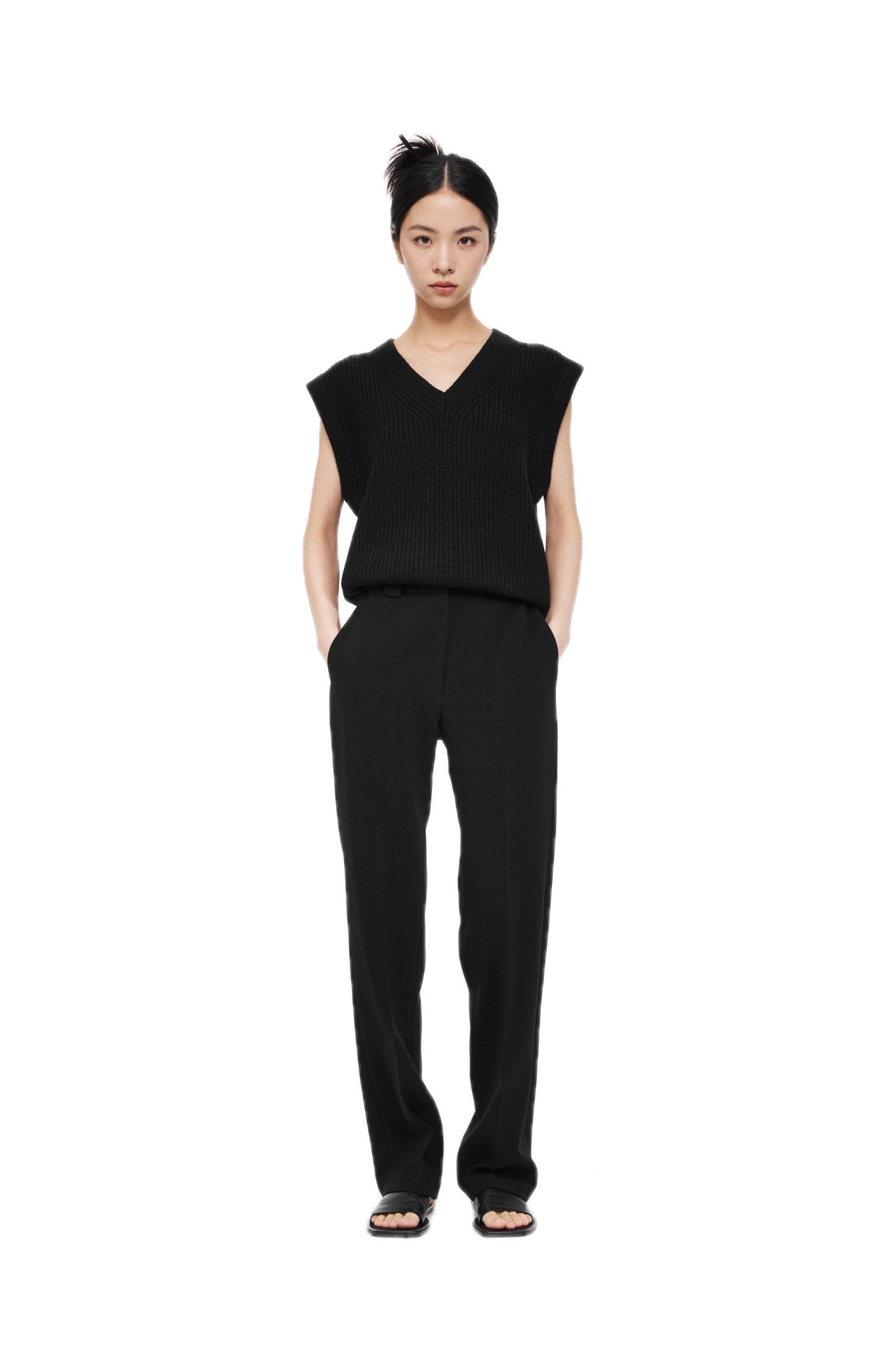 UNAWARES Black Customized Logo V-neck Sweater Vest | MADA IN CHINA