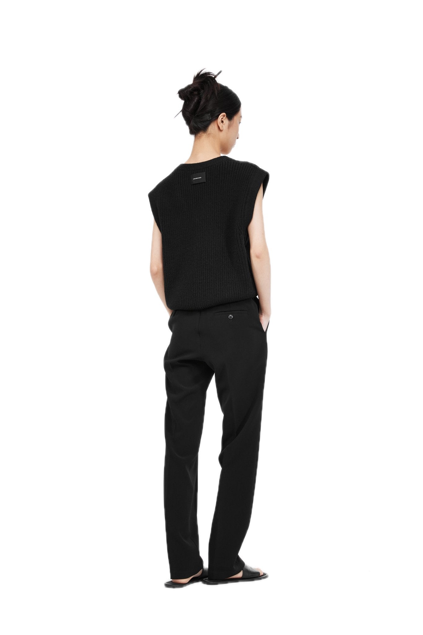 UNAWARES Black Customized Logo V-neck Sweater Vest | MADA IN CHINA