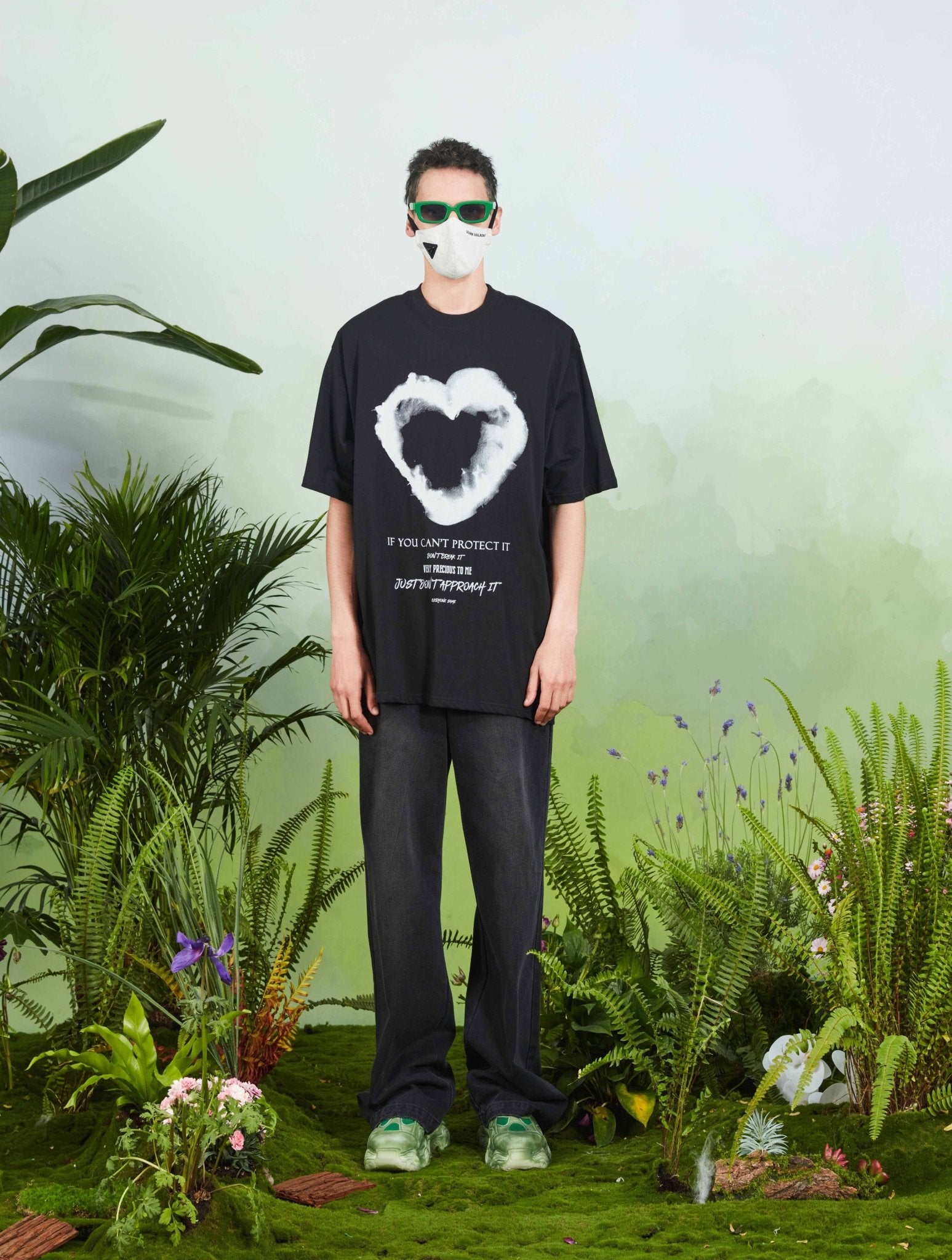 VANN VALRENCÉ Black Hearts Do Old Style T-Shirt | MADA IN CHINA