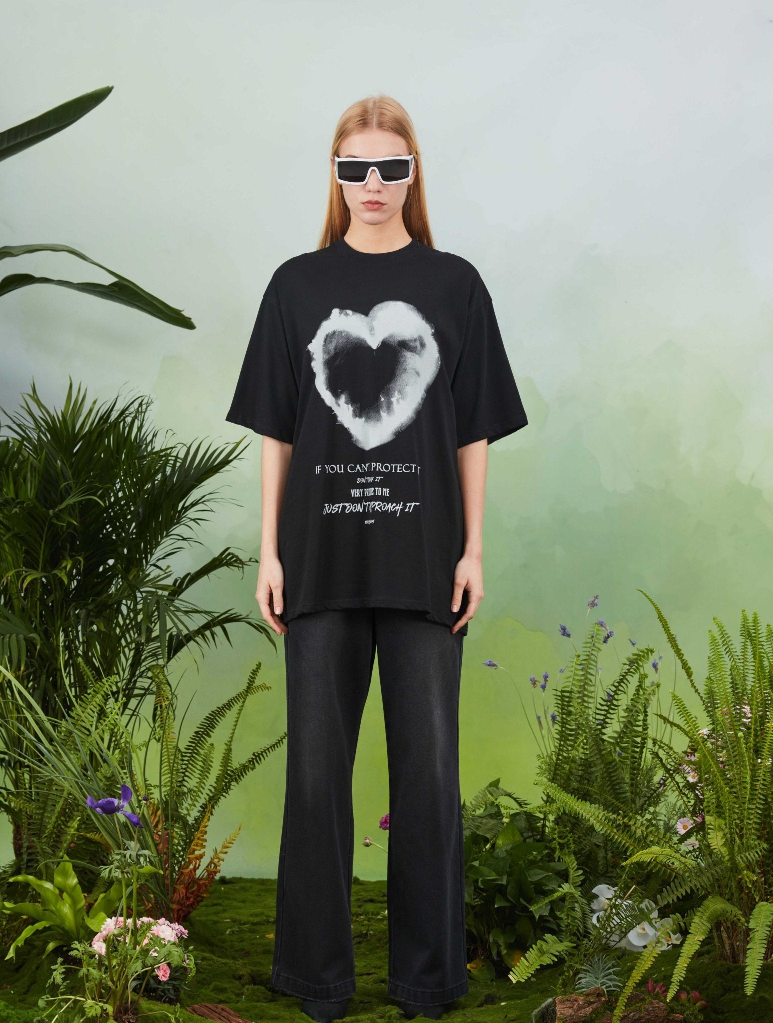 VANN VALRENCÉ Black Hearts Do Old Style T-Shirt | MADA IN CHINA