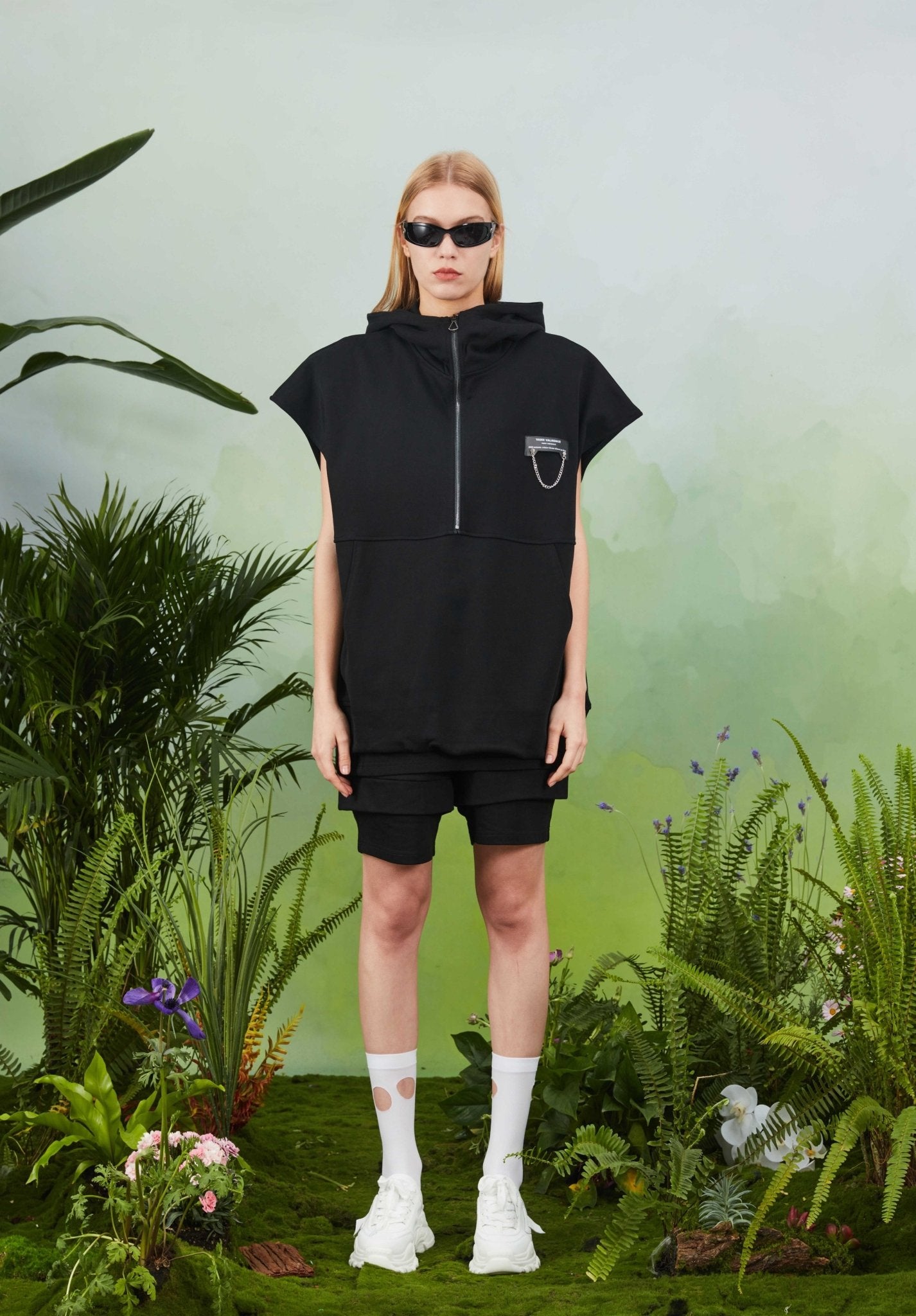 VANN VALRENCÉ Black Hooded Sleeveless Hoodie | MADA IN CHINA