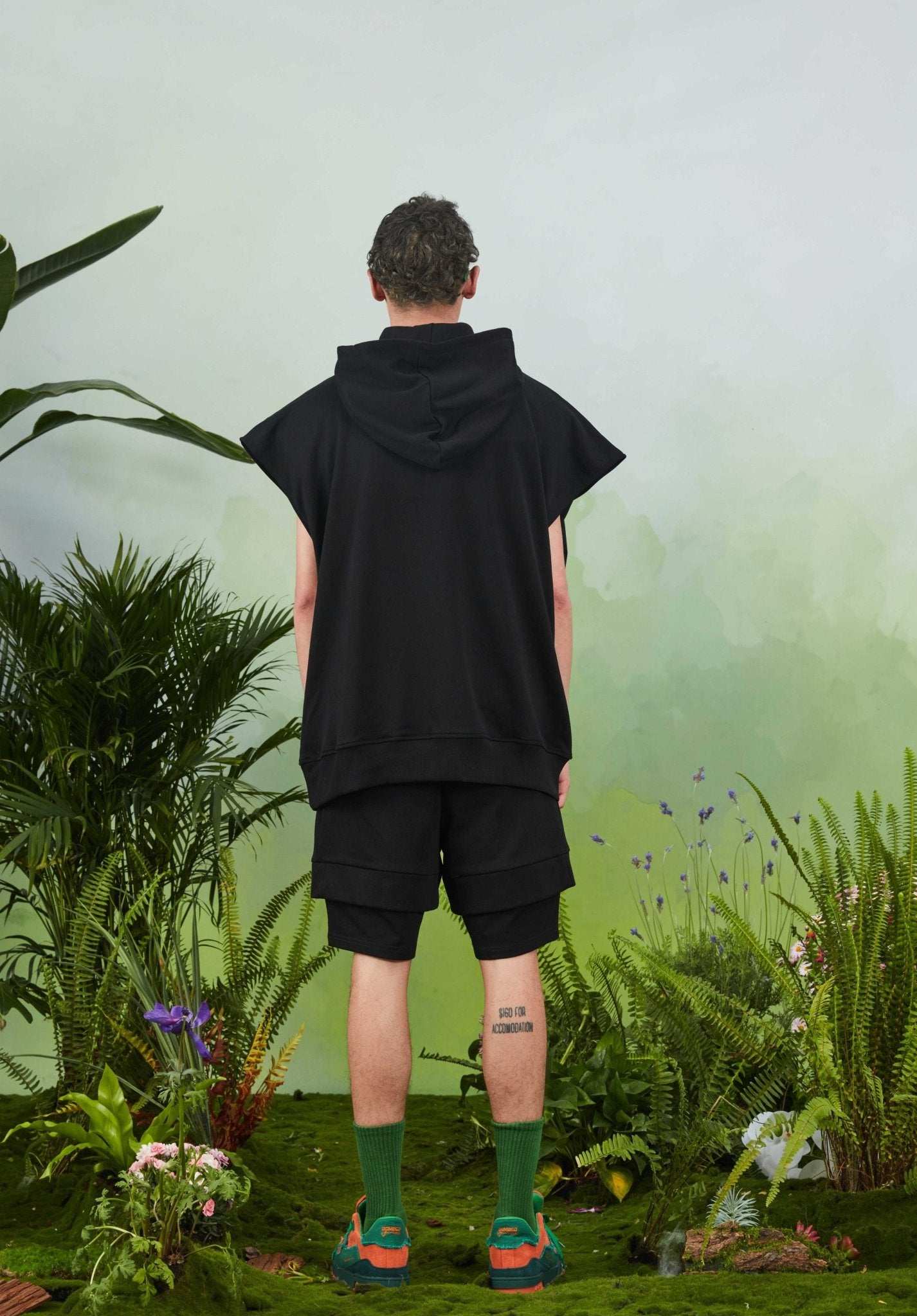 VANN VALRENCÉ Black Hooded Sleeveless Hoodie | MADA IN CHINA