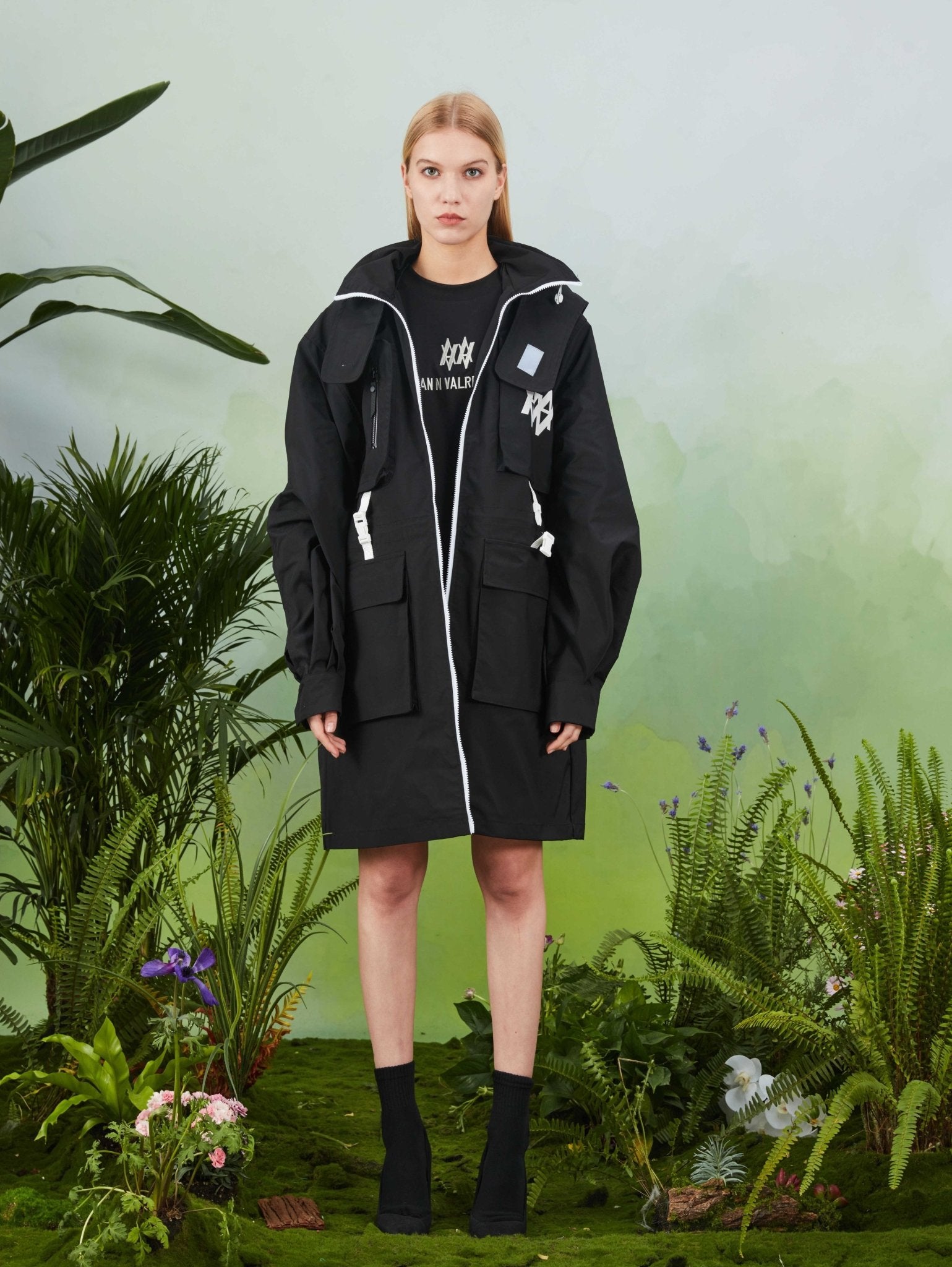 VANN VALRENCÉ Black Long Trench Coat | MADA IN CHINA